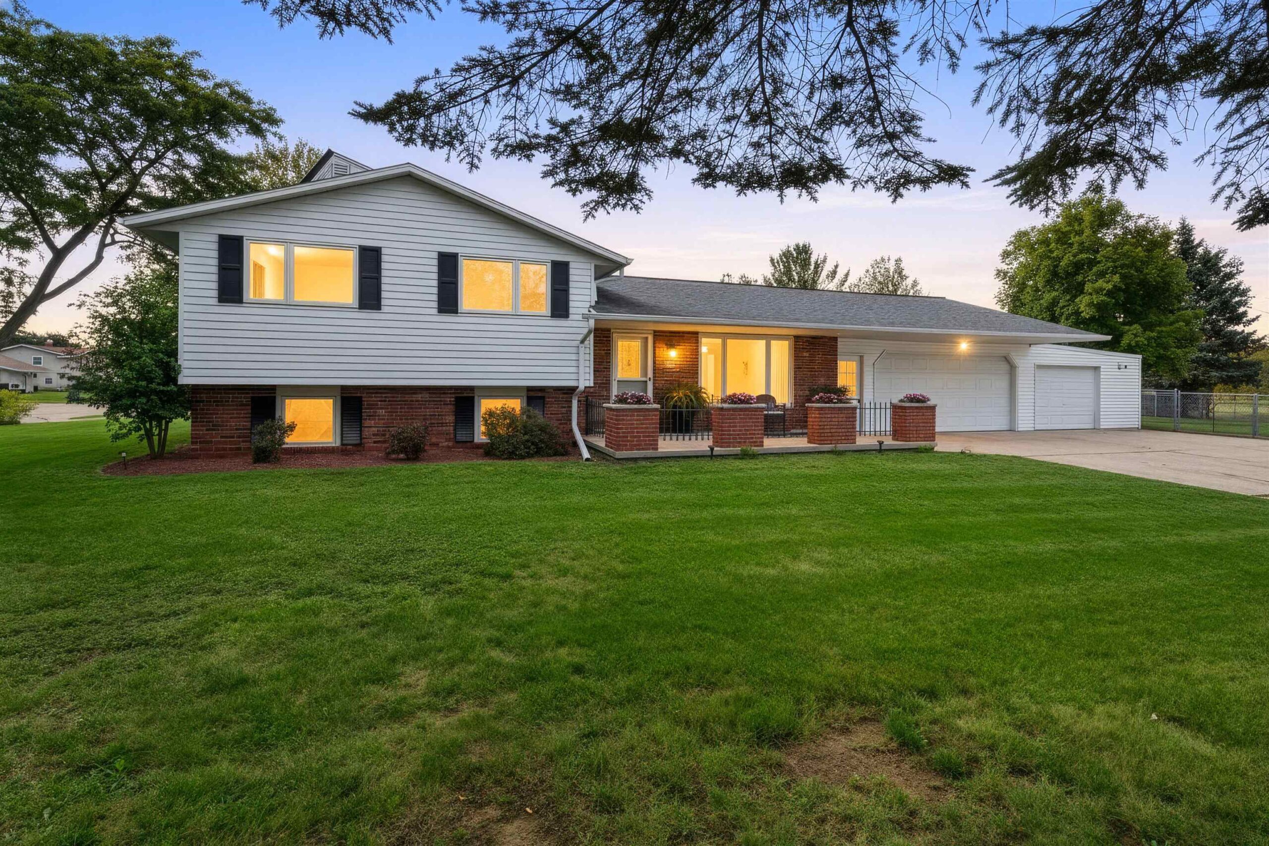 3467 GOLF Drive property preview photograph