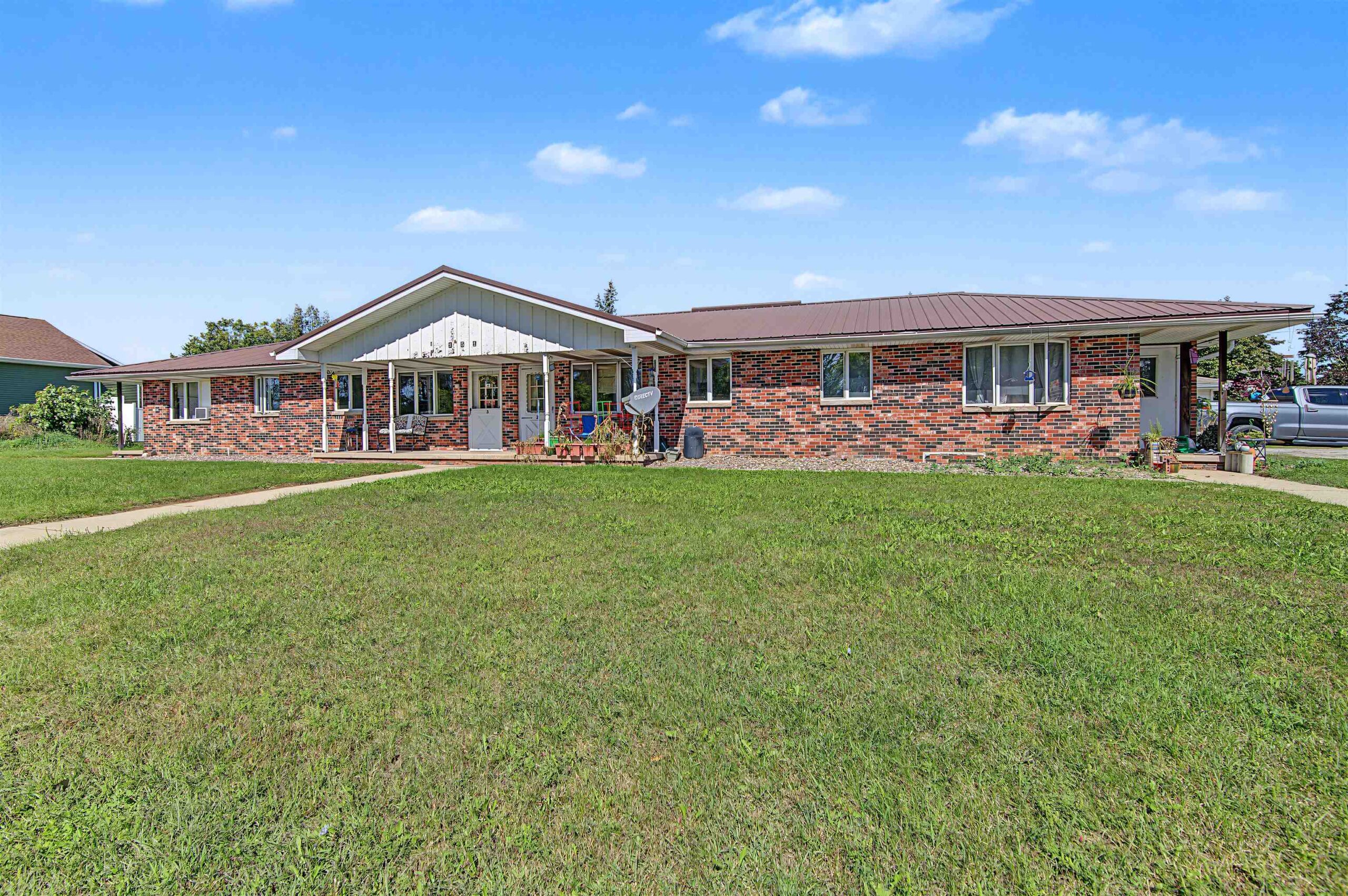 151 W GLENBROOK Drive property preview photograph