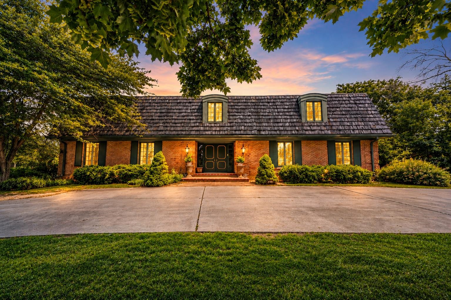 675 SUNSET Circle property preview photograph
