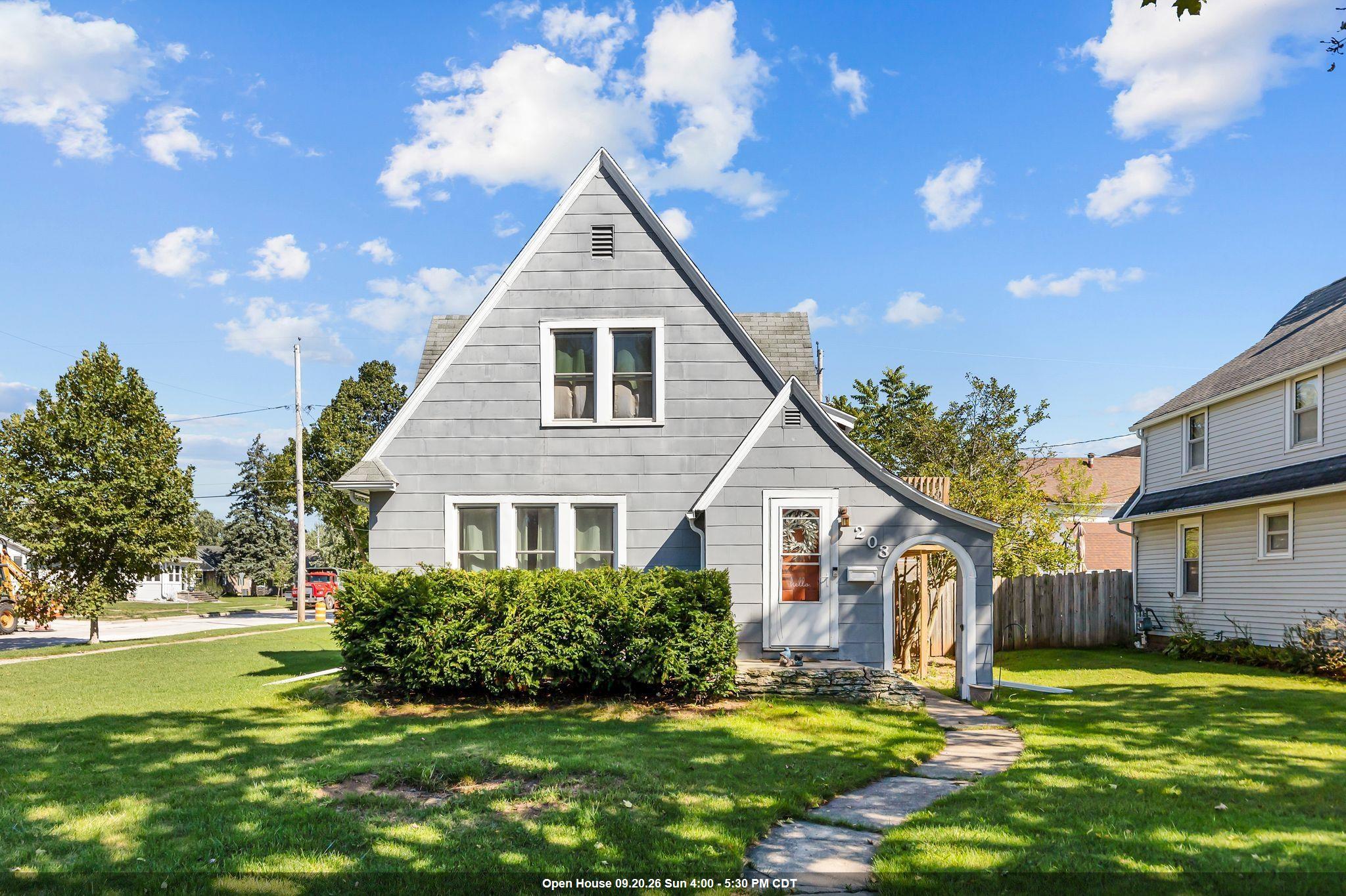 203 S WALNUT Street property preview photograph