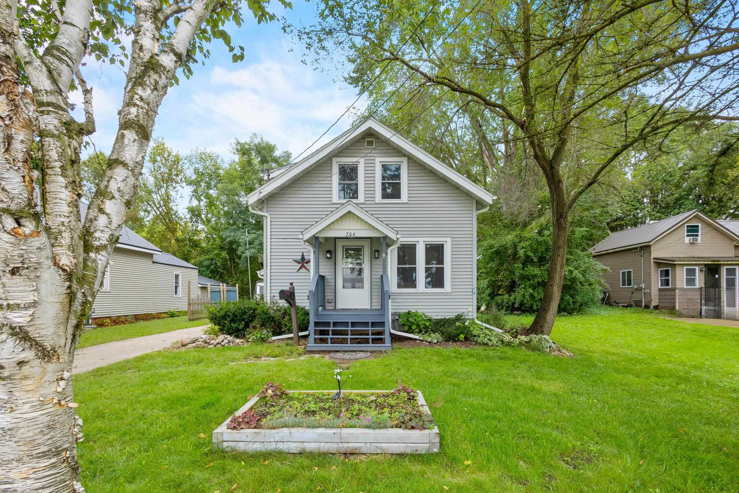 704 E CENTER Street property preview photograph