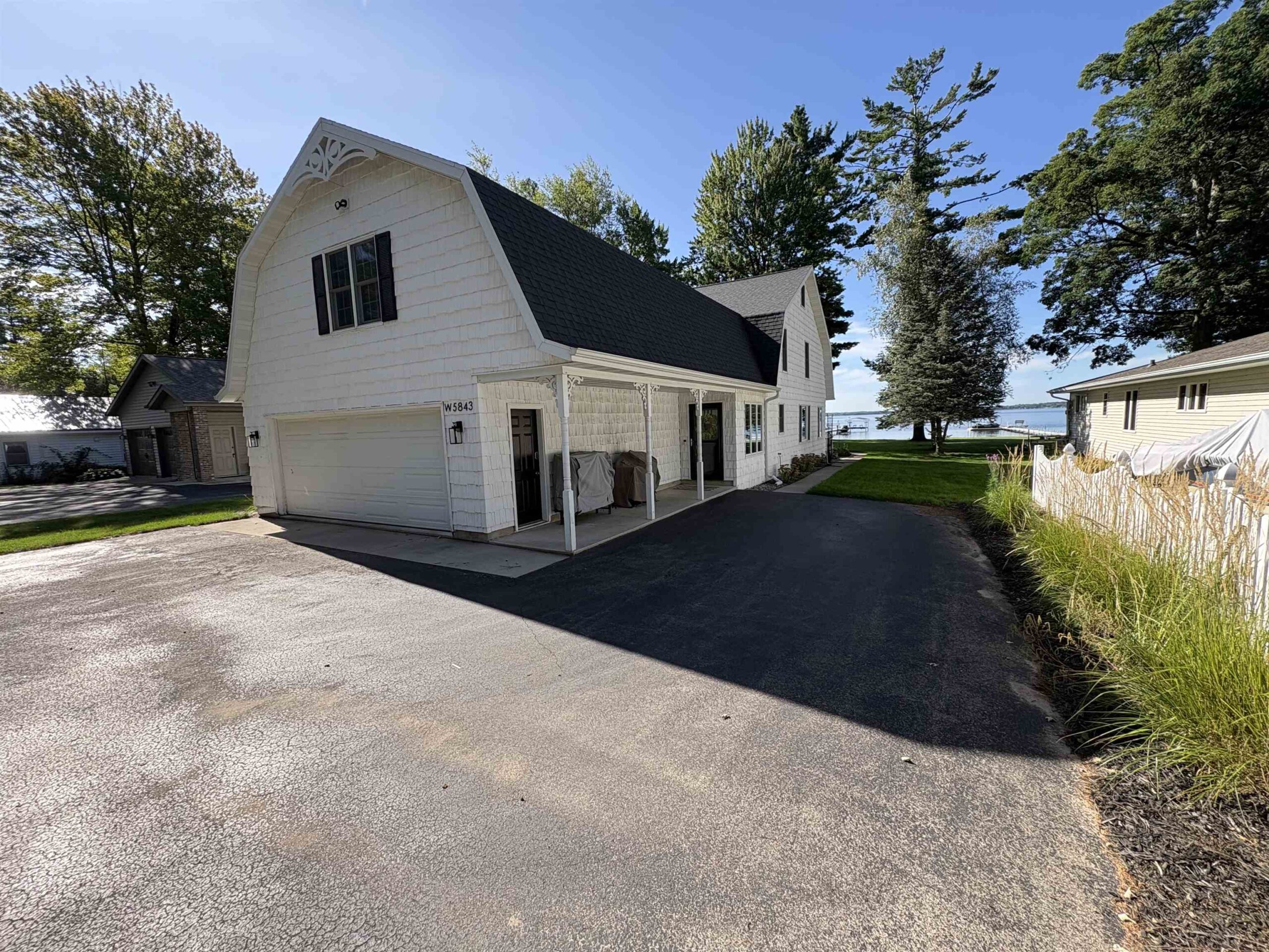 W5843 SUNSET Circle property preview photograph