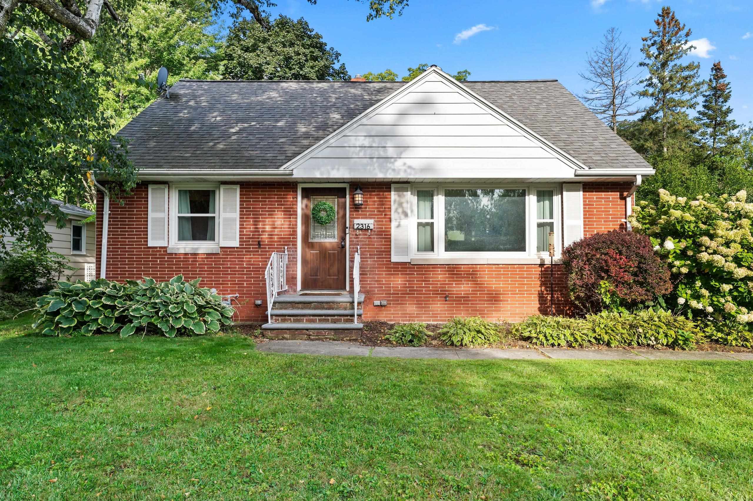 2316 MEADOW Lane property preview photograph