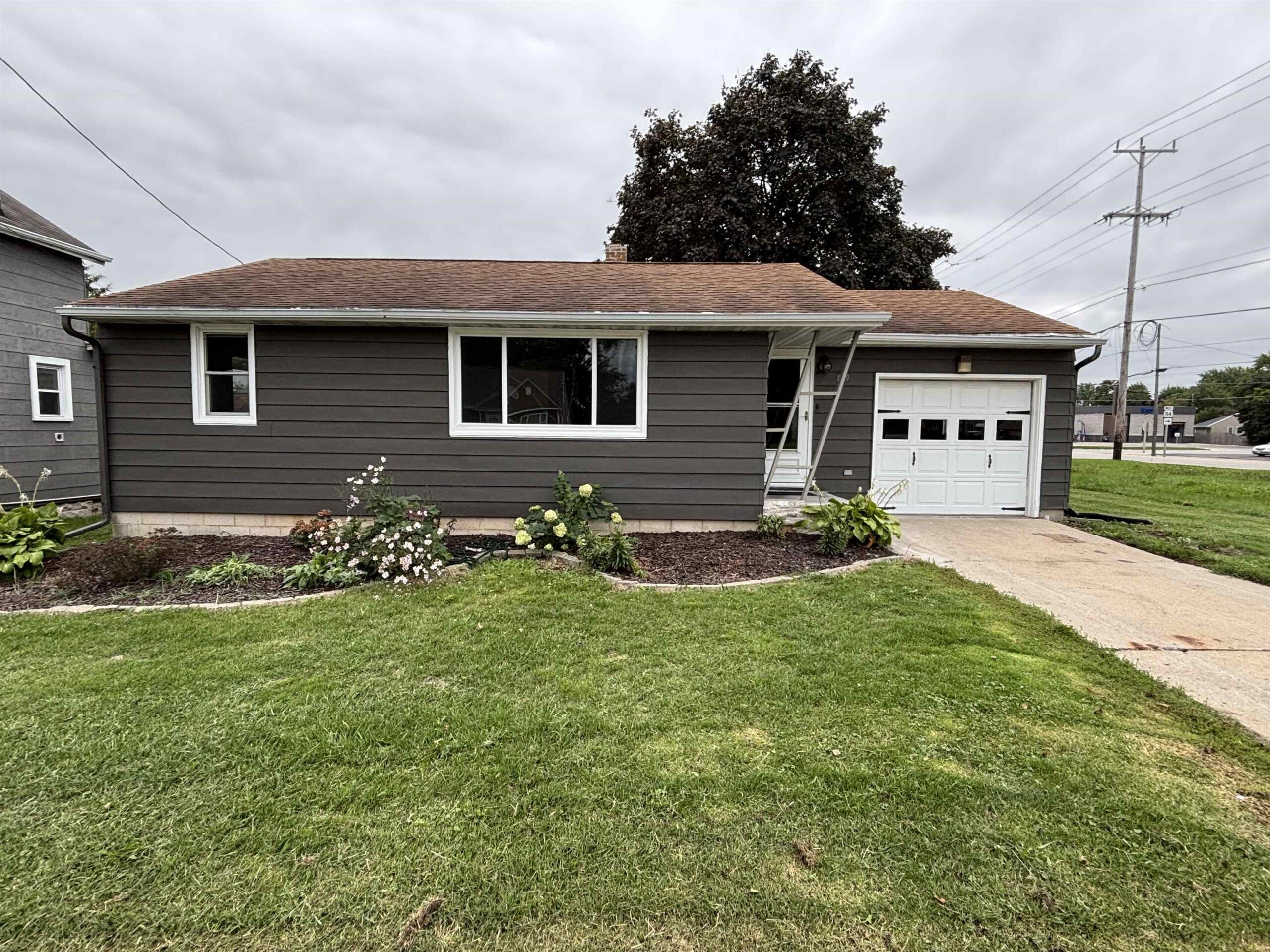 729 W CEDAR Street property preview photograph