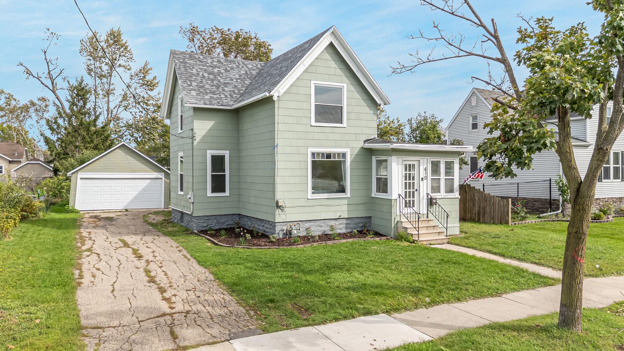 410 NAYMUT Street property preview photograph
