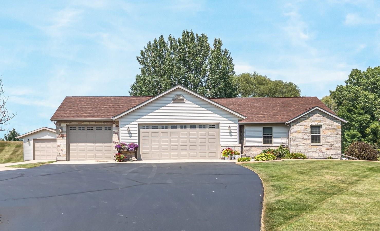 206 DONOVAN Circle property preview photograph