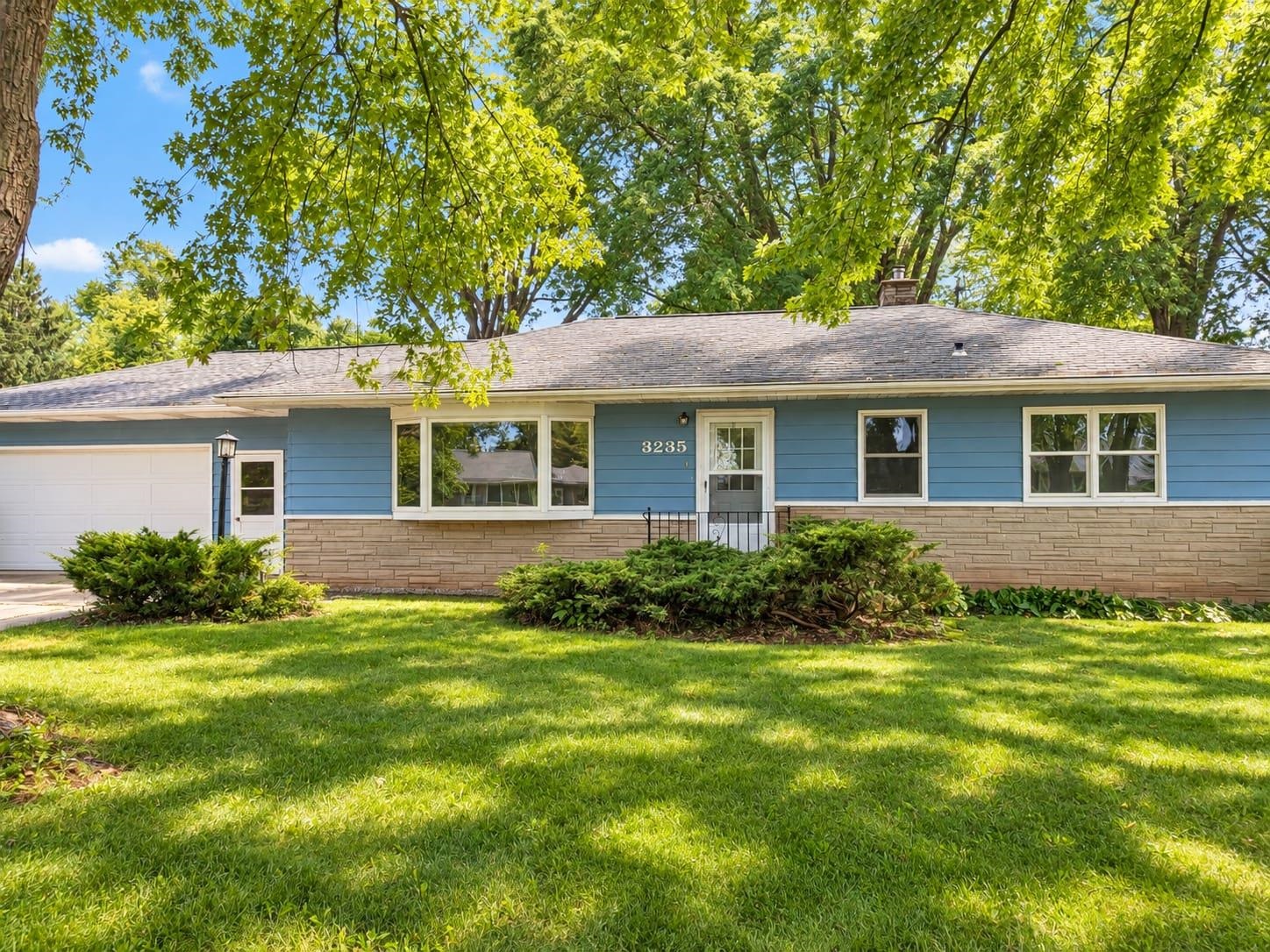 3235 N MORRISON Street property preview photograph