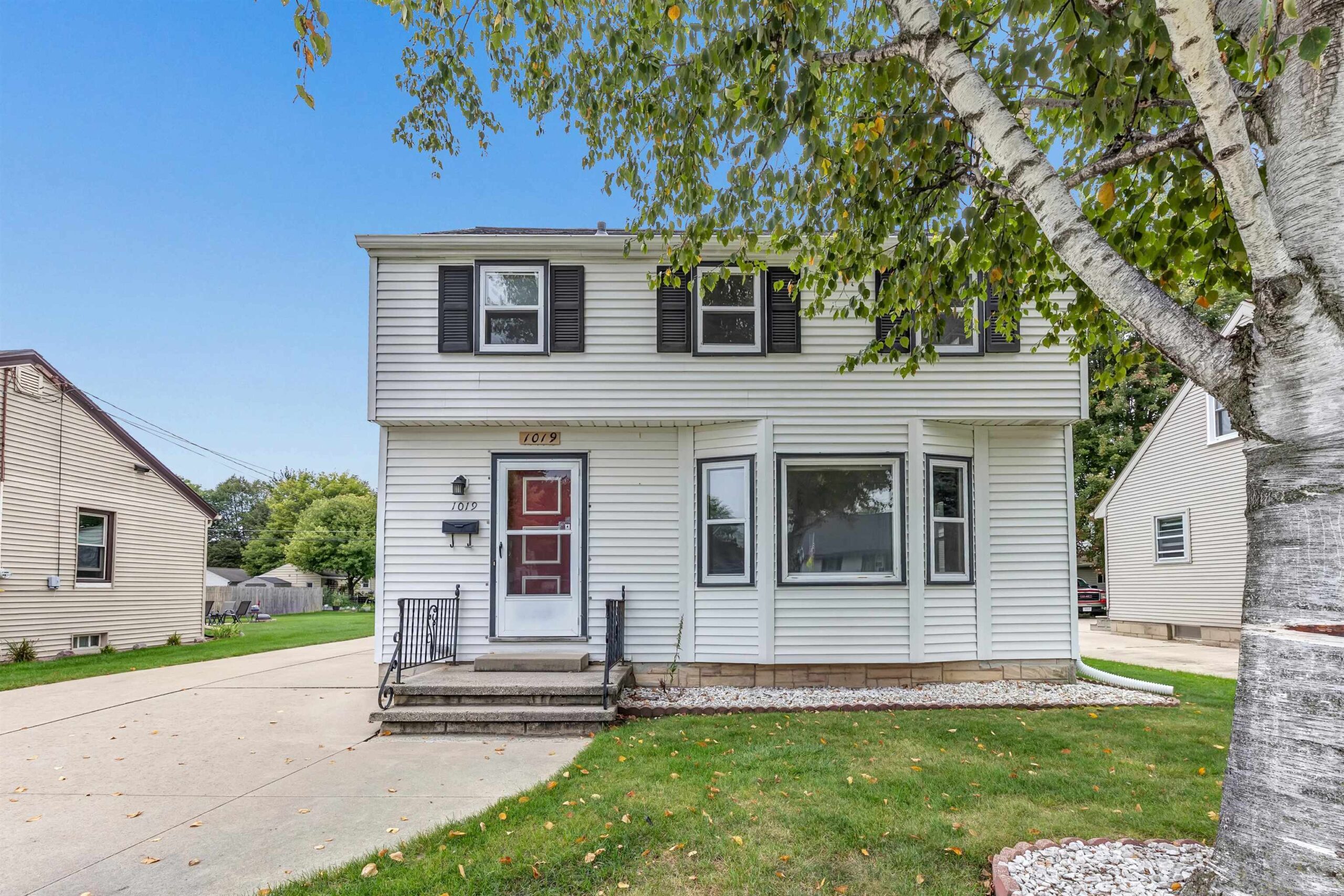 1019 MARSHALL Avenue property preview photograph