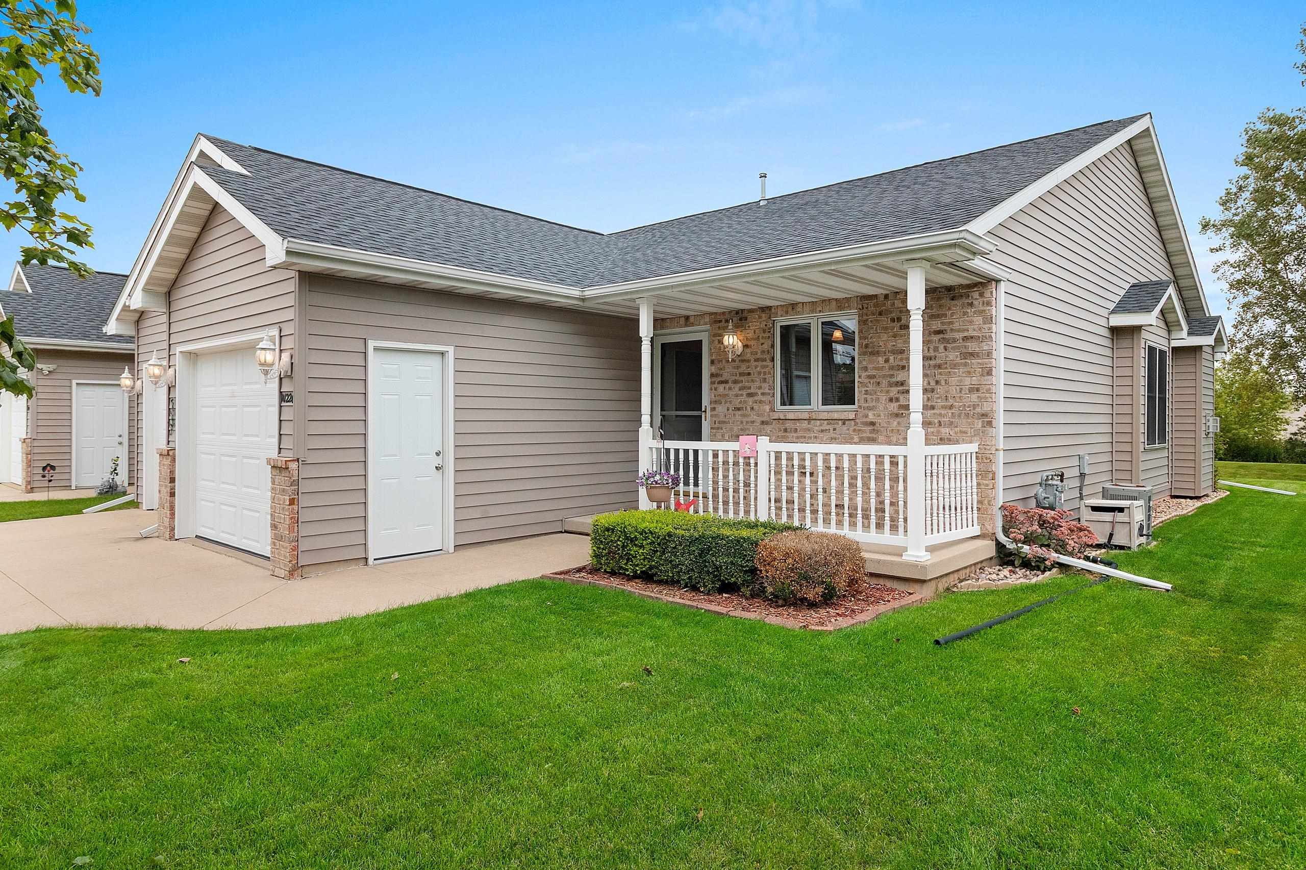 N1226 REDWING Drive property preview photograph