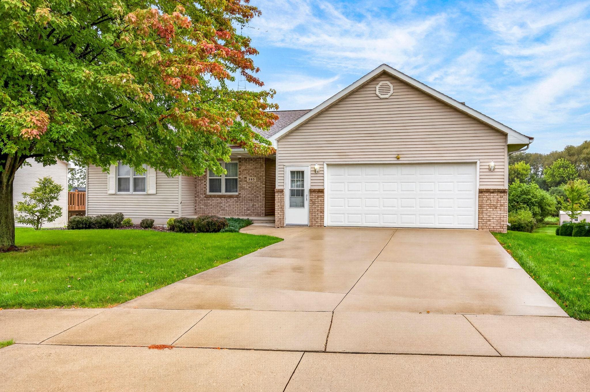 985 SPRINGS Road property preview photograph