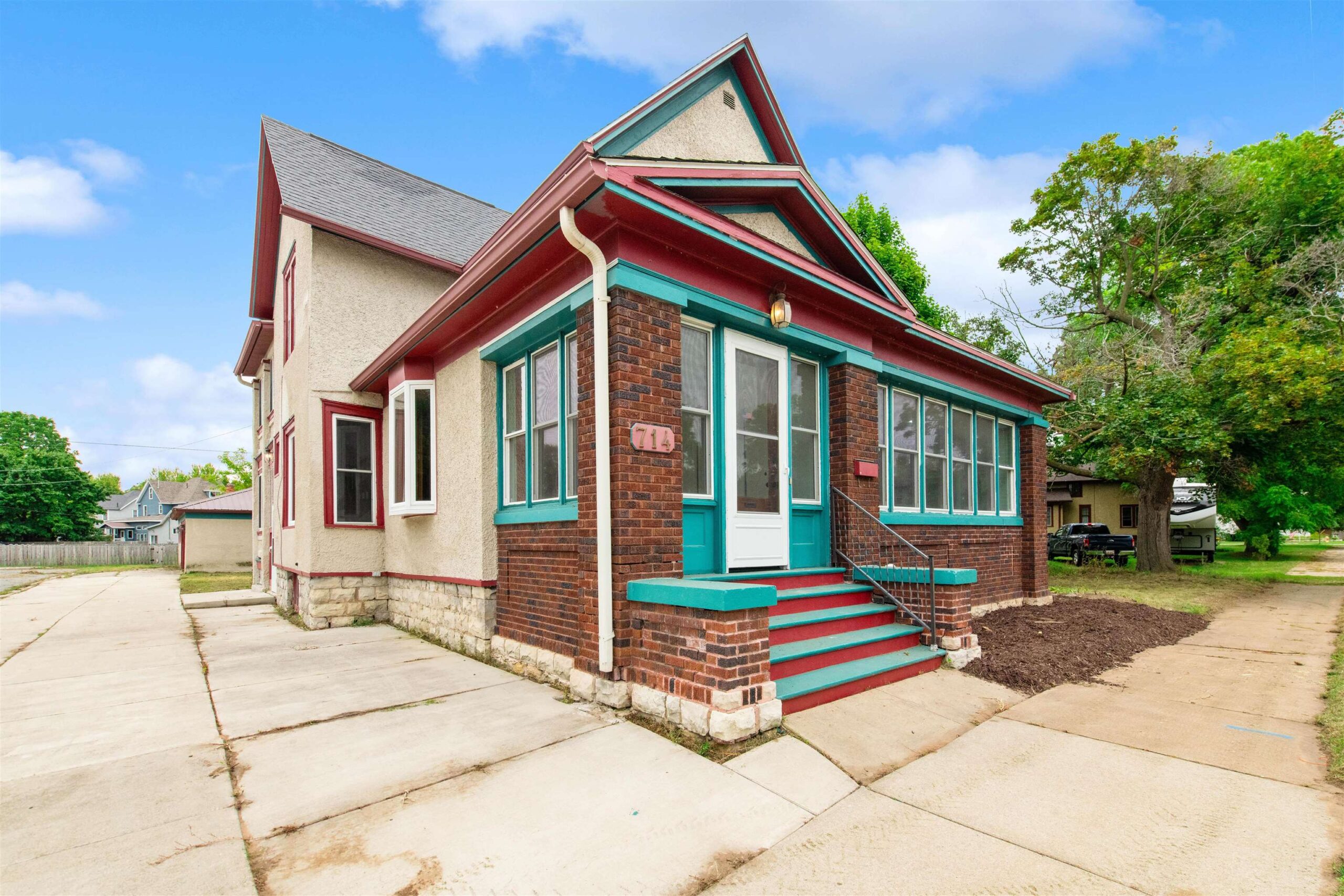714 14TH Avenue property preview photograph