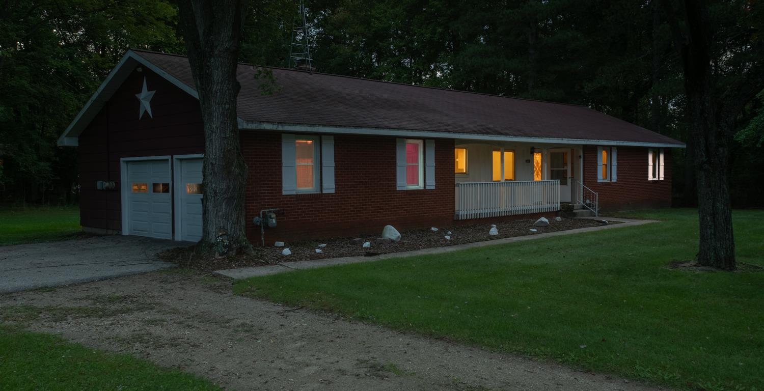 840 W BANNERMAN Avenue property preview photograph