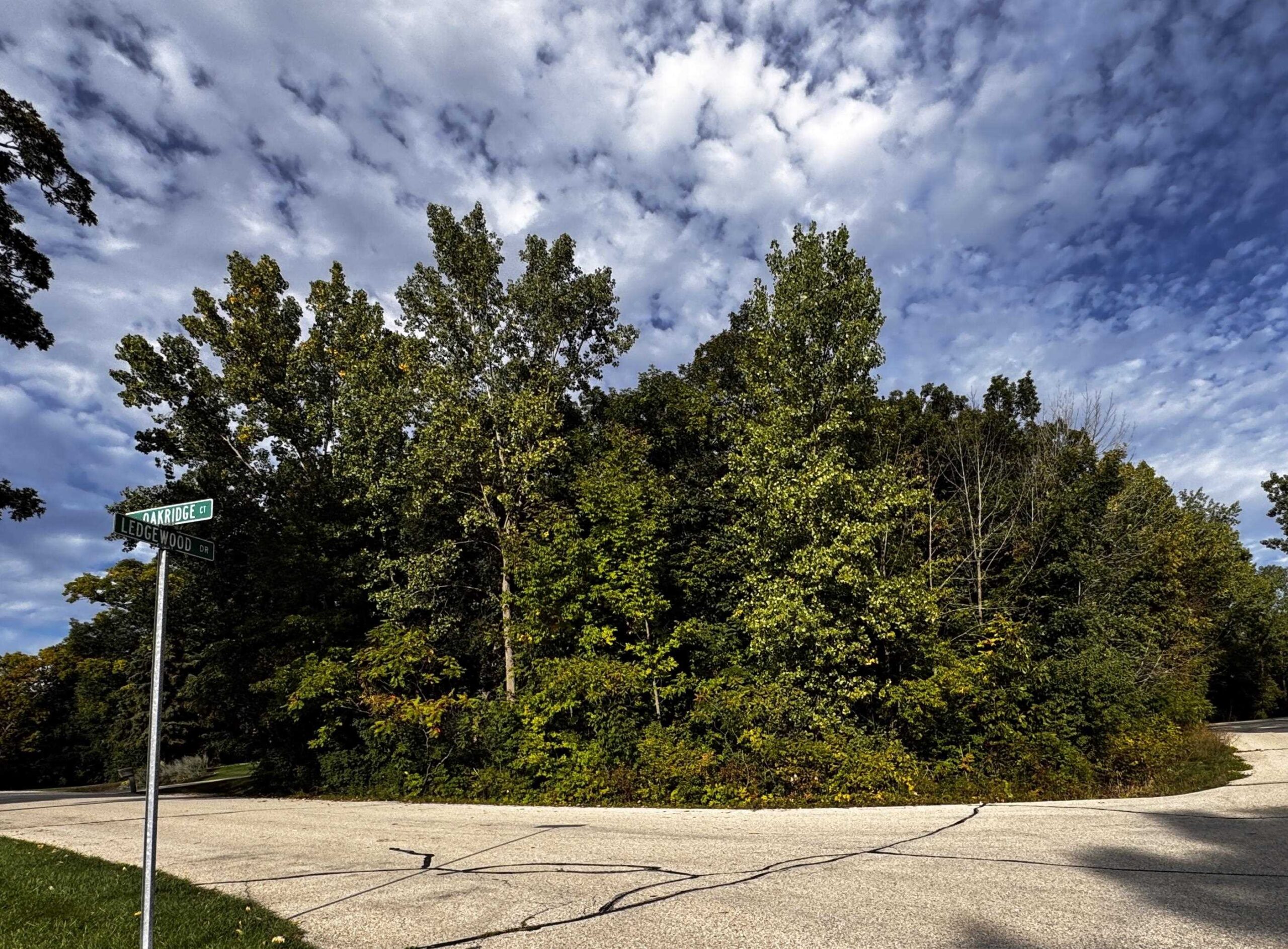 5 OAKRIDGE Court property preview photograph