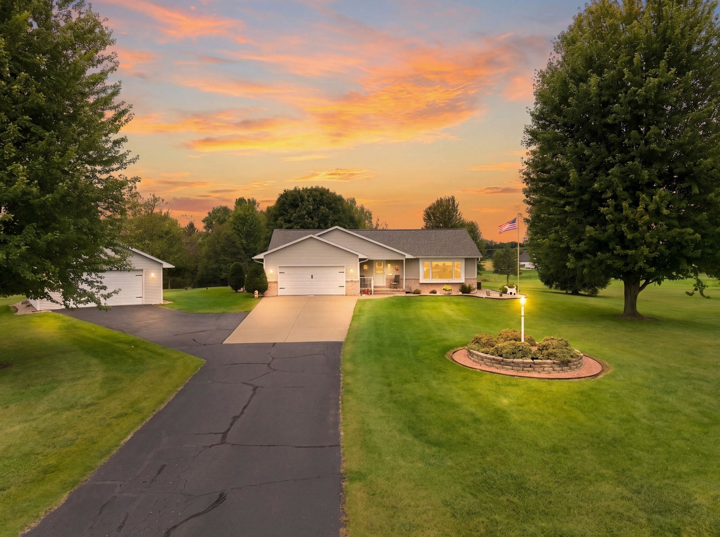N1203 CRANDON Court property preview photograph