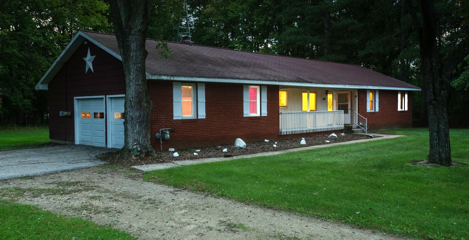 840 W BANNERMAN Avenue property preview photograph