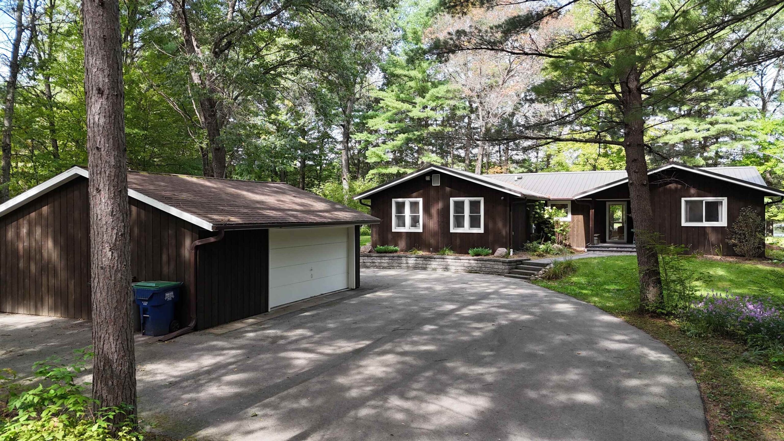 N1615 RAINBOW Road property preview photograph