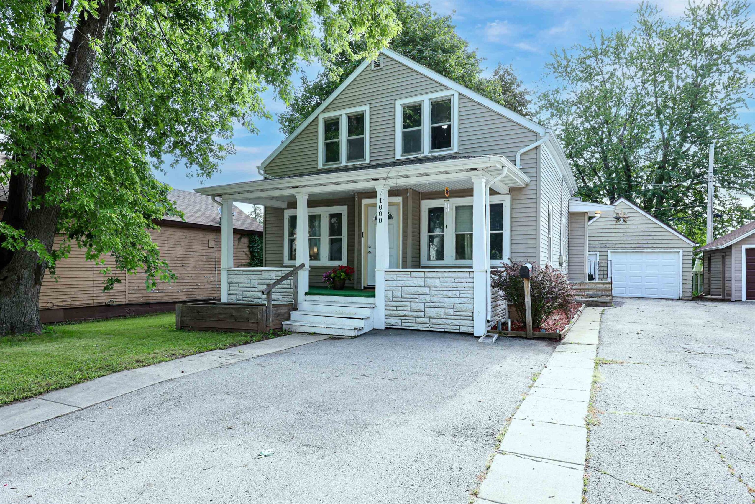 1000 LAWE Street property preview photograph