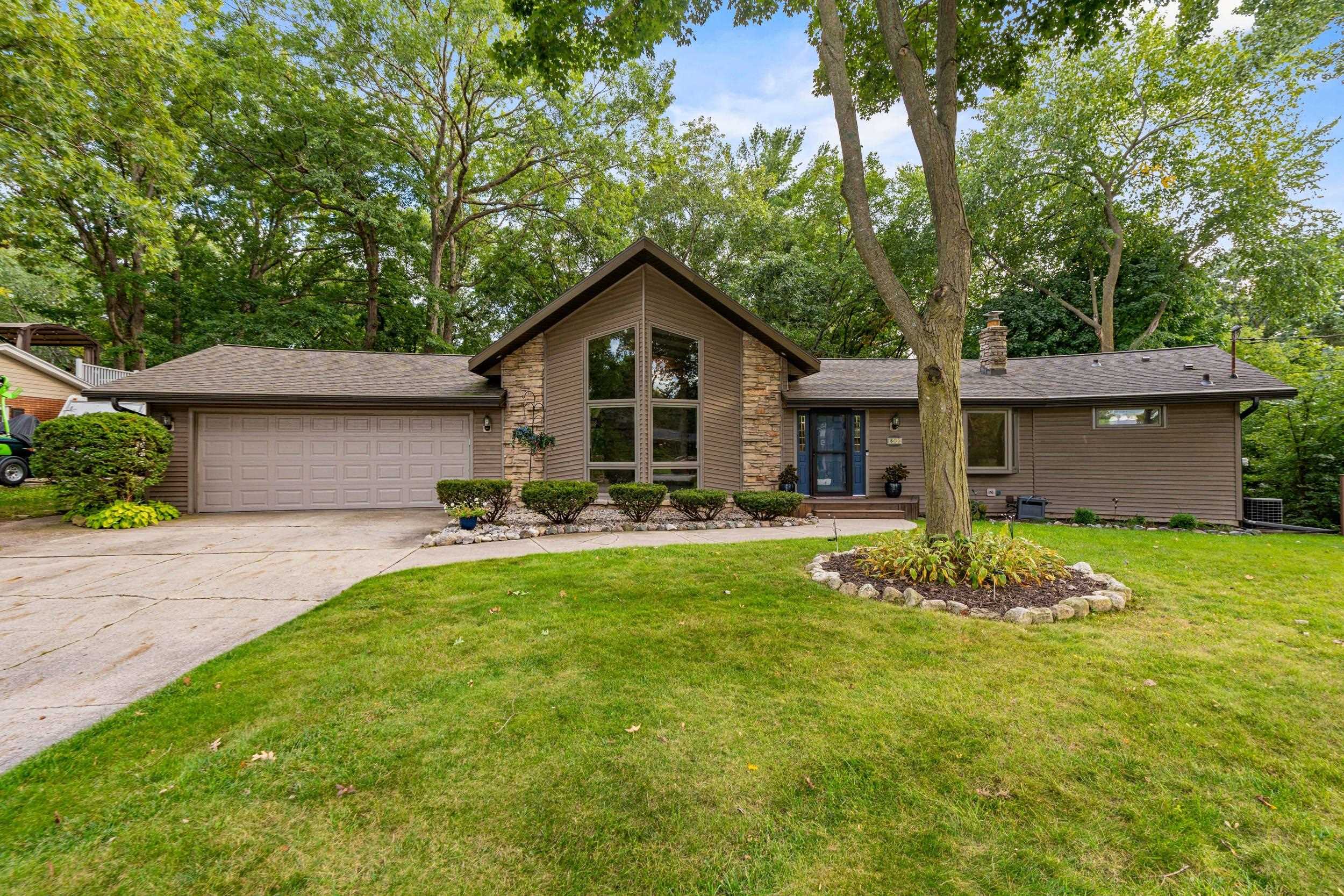 3046 BAY VIEW Drive property preview photograph