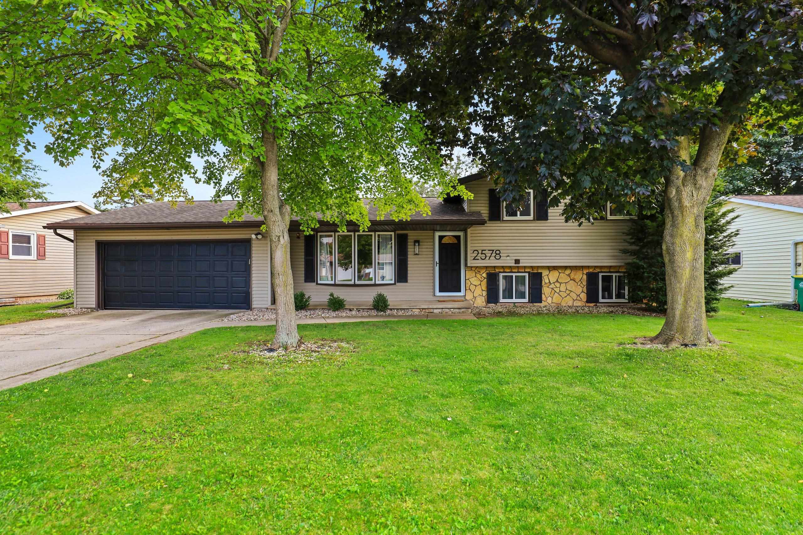 2578 VICKI Lane property preview photograph