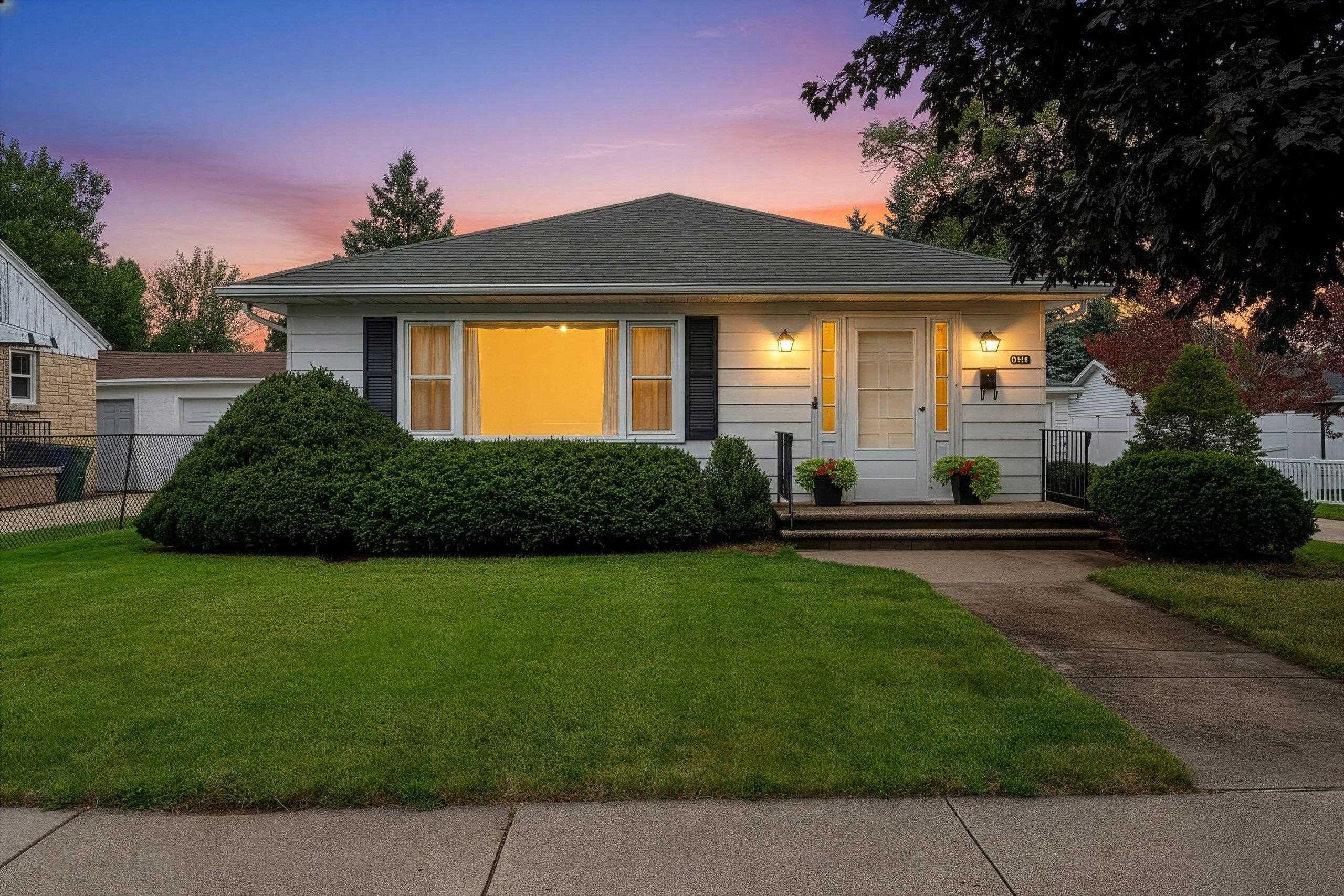 994 ROSCOE Street property preview photograph