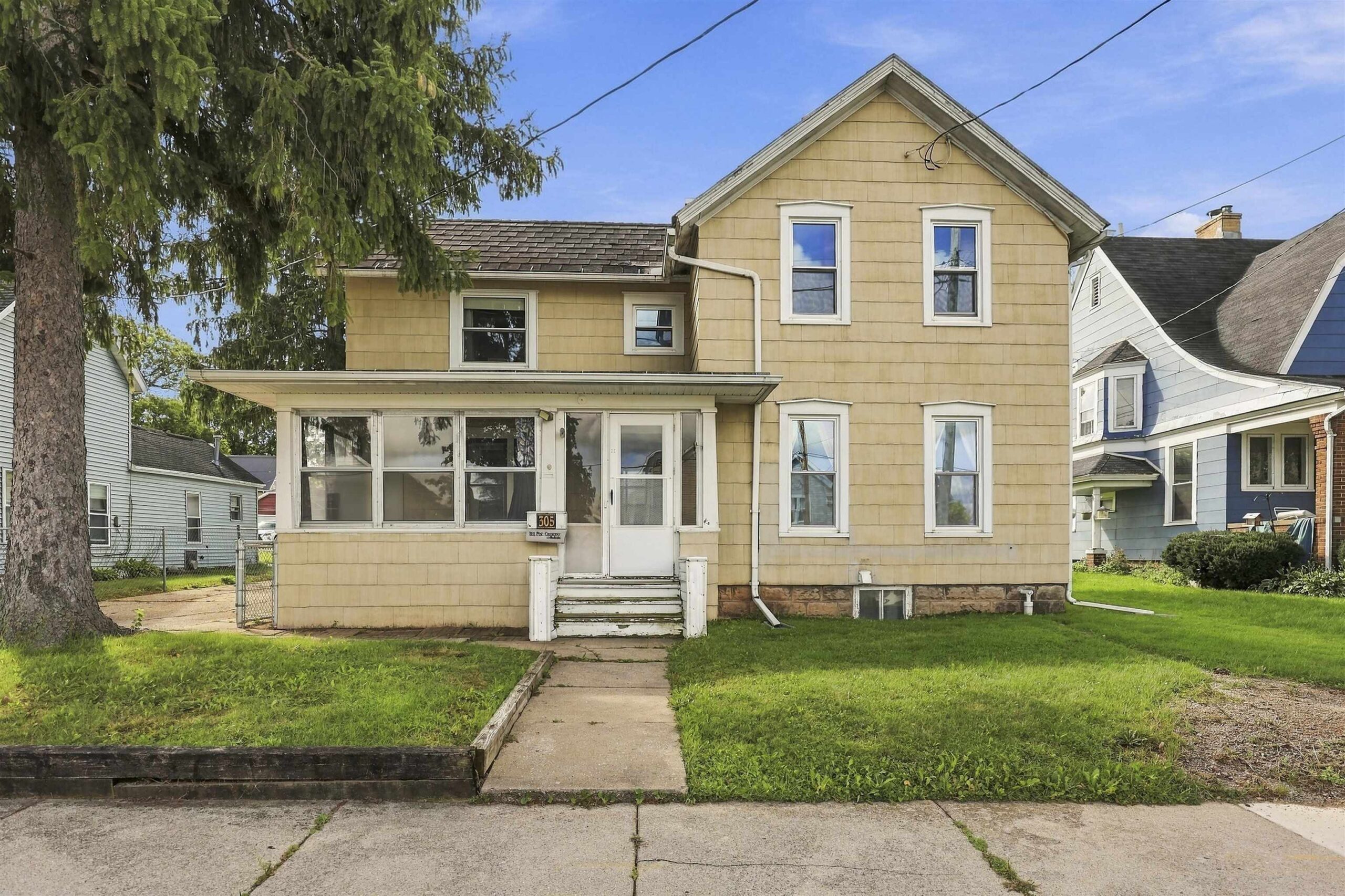 305 E 8TH Street property preview photograph