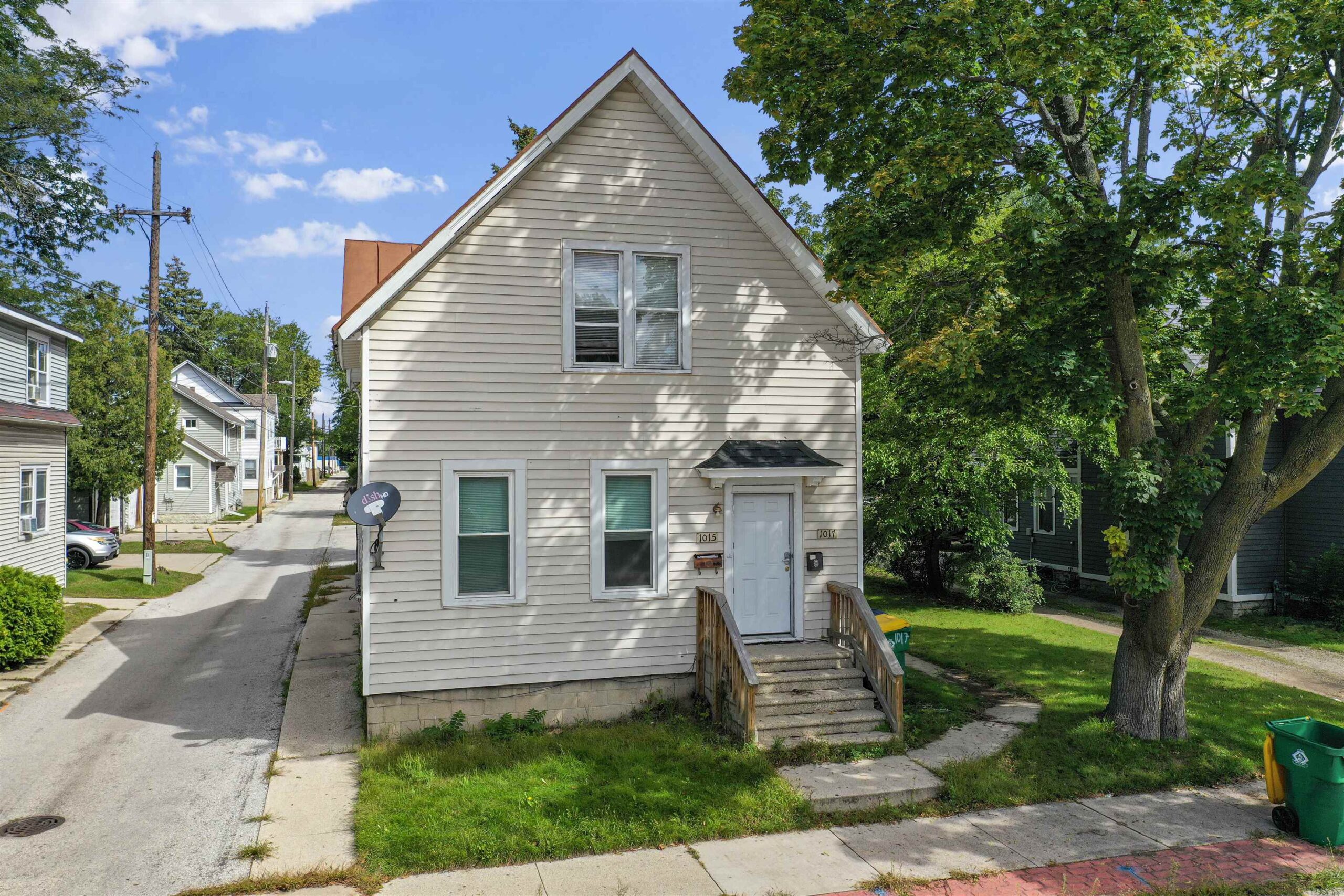 1019 E WALNUT Street property preview photograph