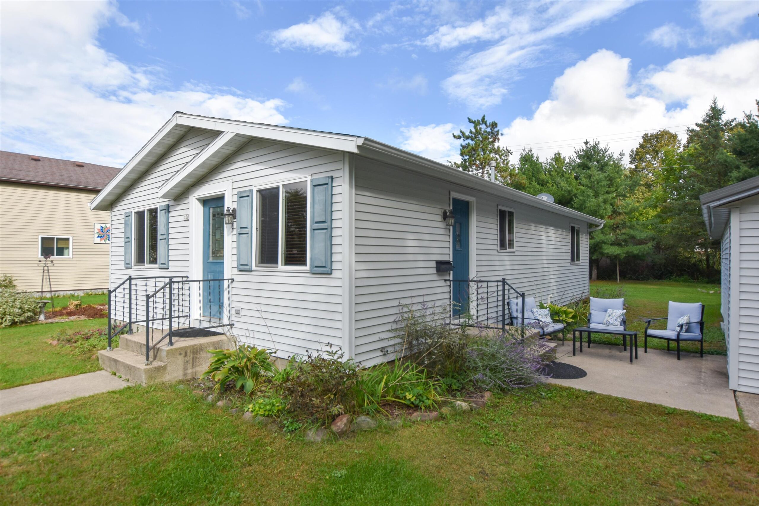 320 W POPLAR Street property preview photograph