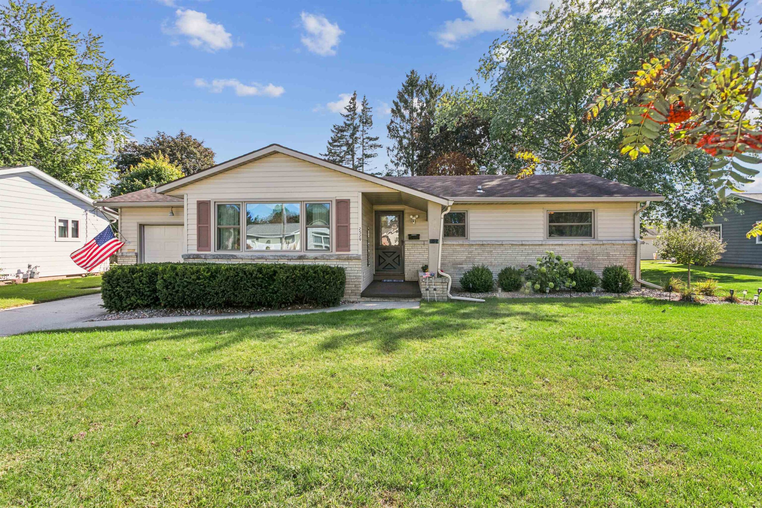 2529 38TH Street property preview photograph