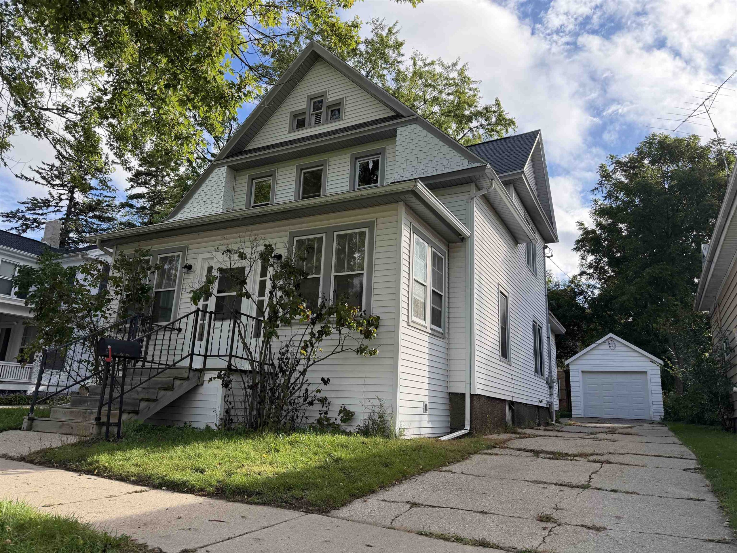 176 N PEARL Street property preview photograph