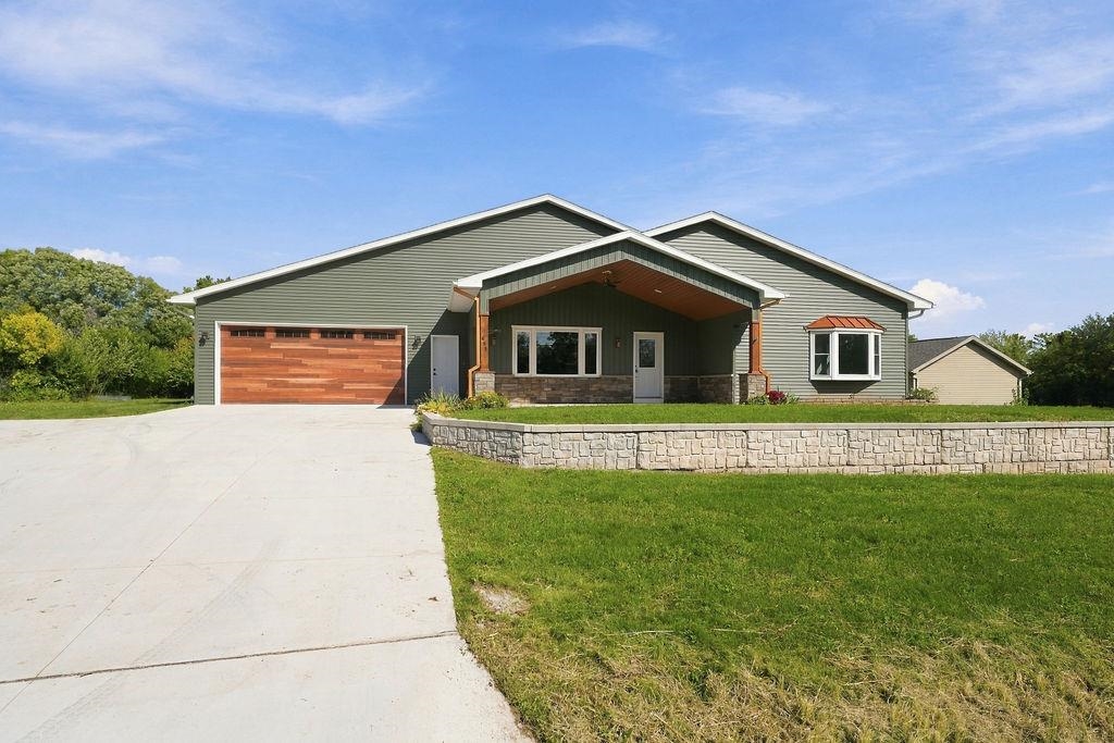 661 E RIVER Drive property preview photograph