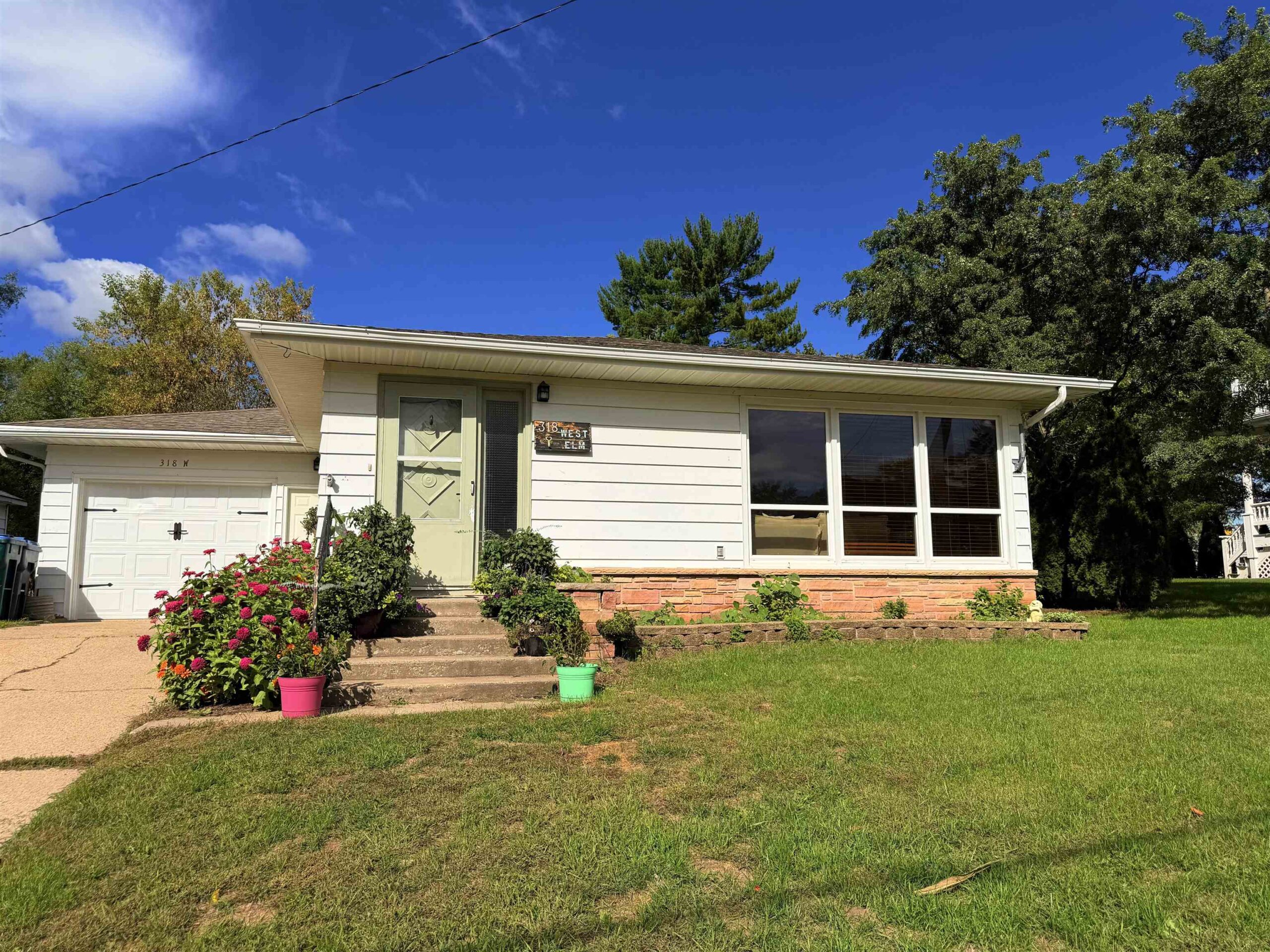 318 W ELM Street property preview photograph
