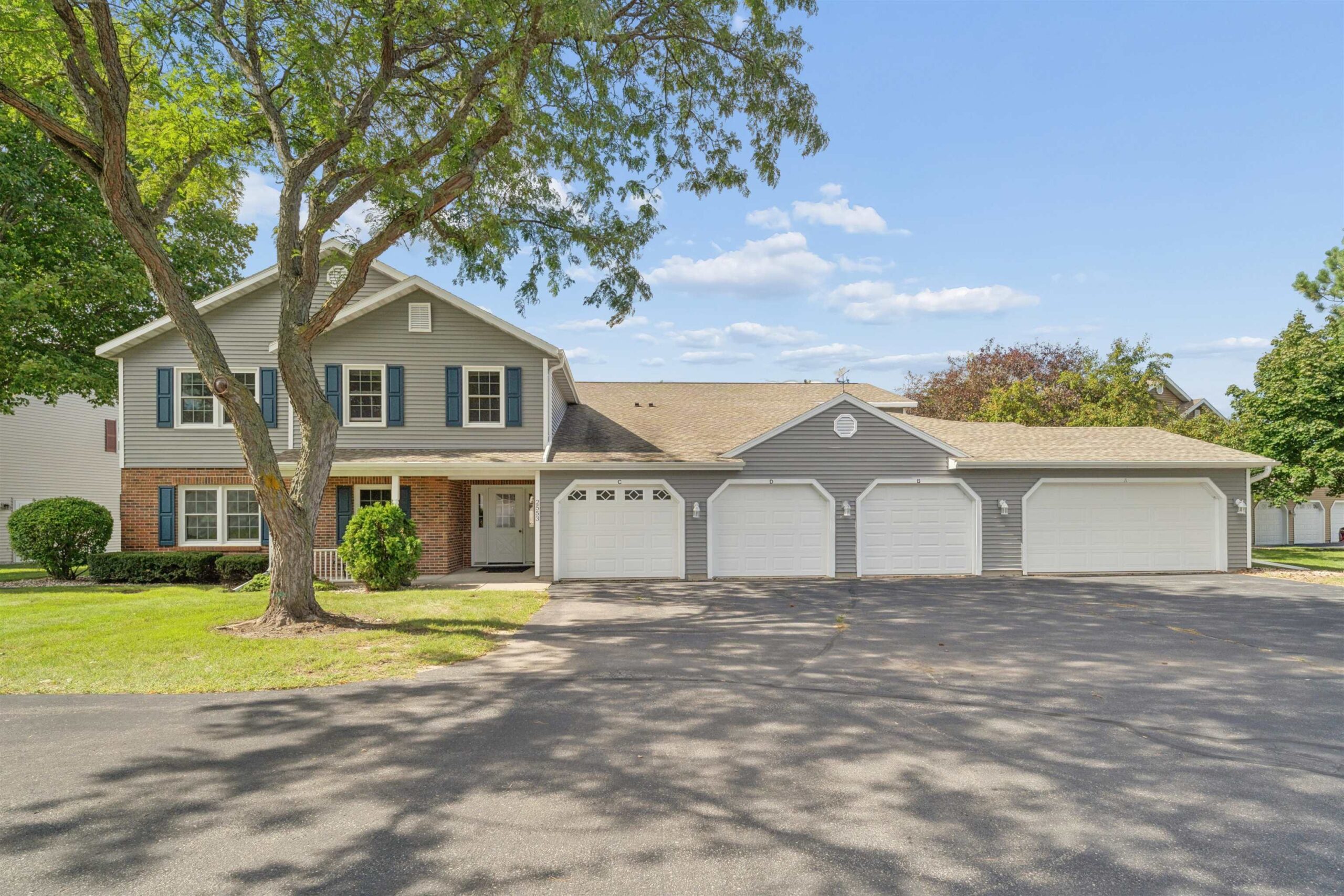2553 VILLAGE Lane property preview photograph