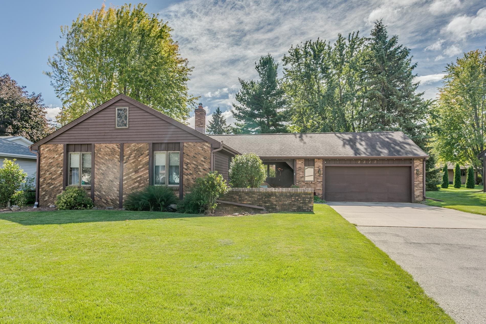 2317 W APPLEGATE Drive property preview photograph