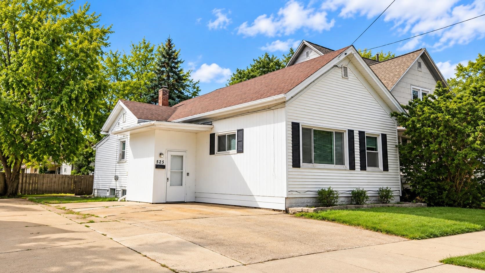 525 SCHOOL Avenue property preview photograph