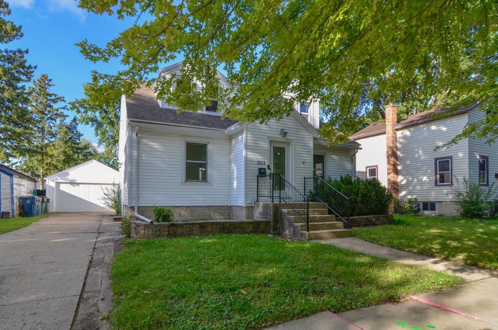303 E 10TH Street property preview photograph