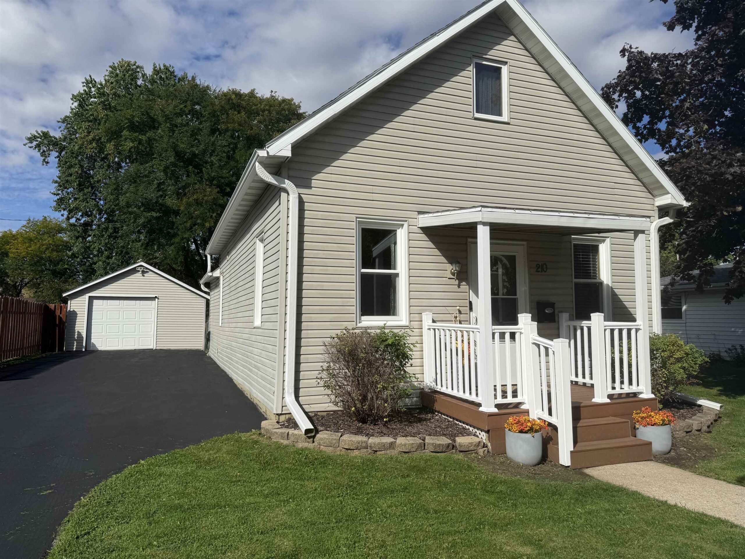 210 HARRISON Street property preview photograph