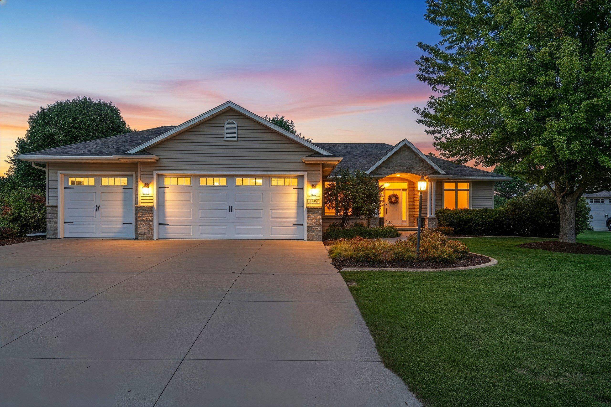 W2562 FONTANA Way property preview photograph