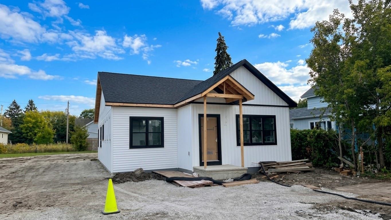 347 W 7TH Avenue property preview photograph