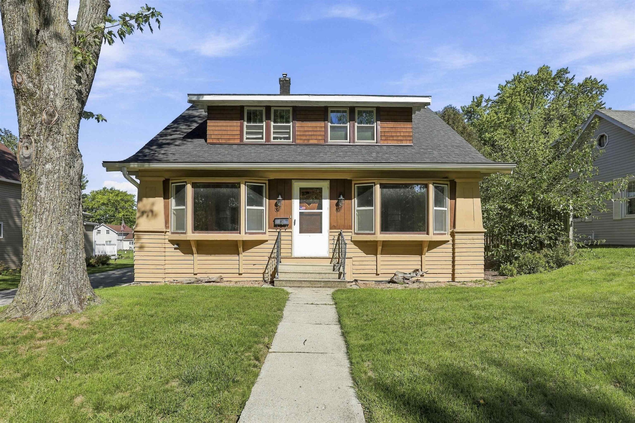 2318 WISCONSIN Avenue property preview photograph