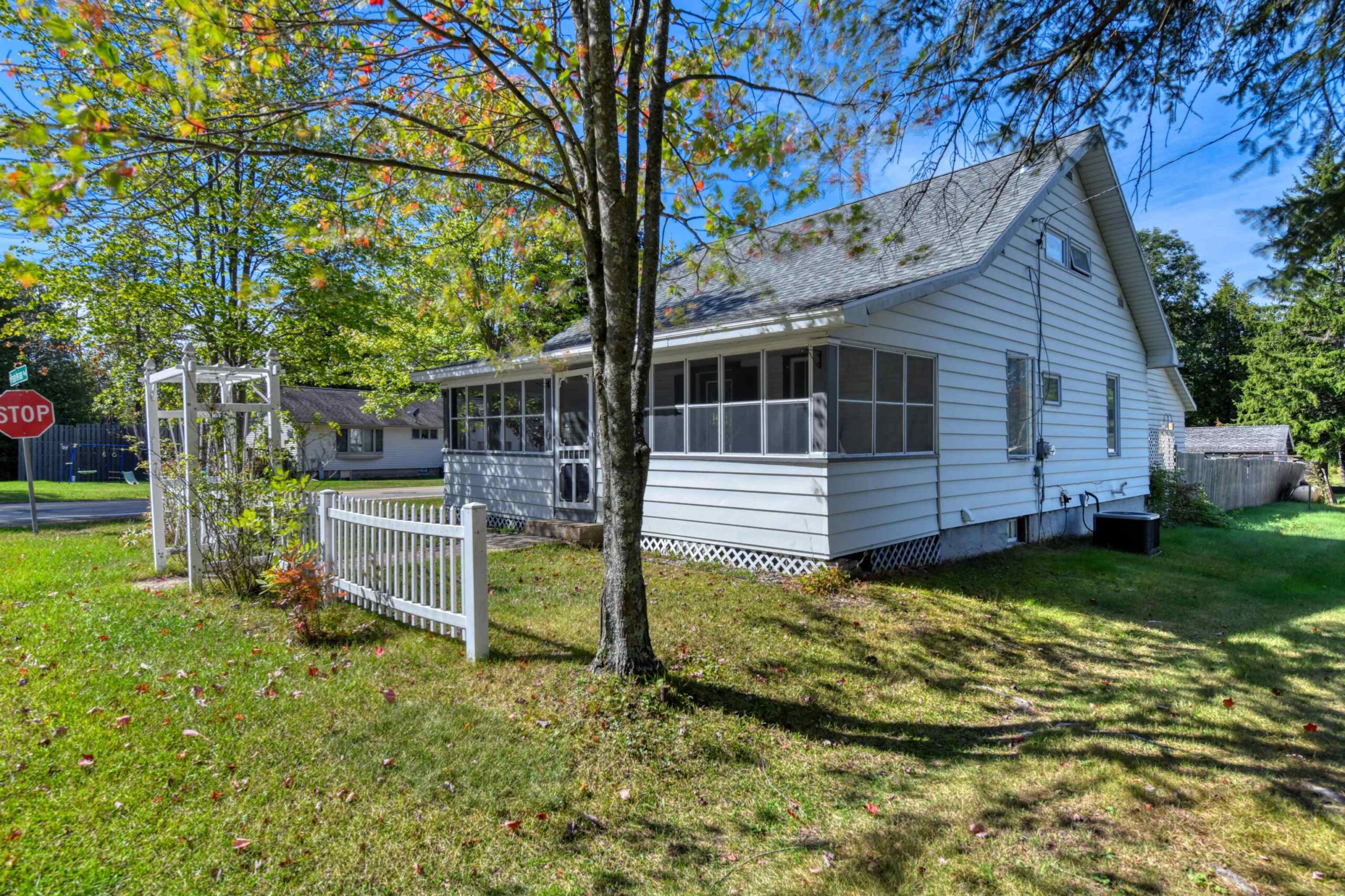 N18631 PRESBYTERIAN Way property preview photograph