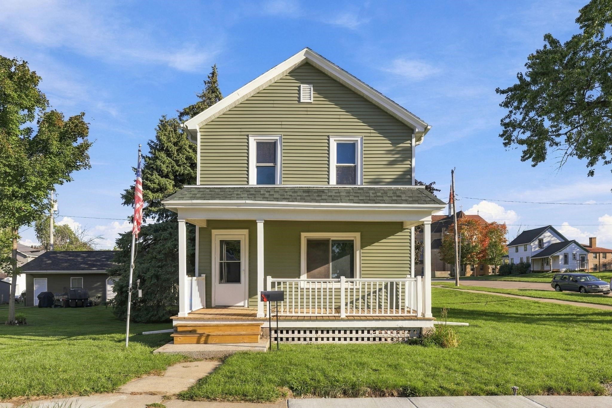 202 W 9TH Street property preview photograph