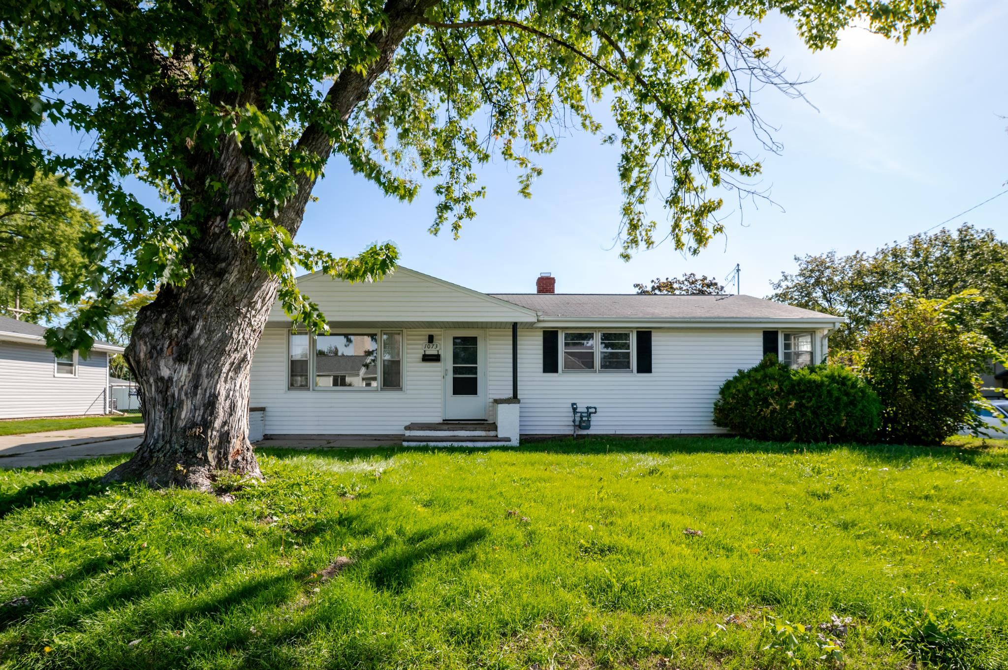 1073 SUBURBAN Drive property preview photograph