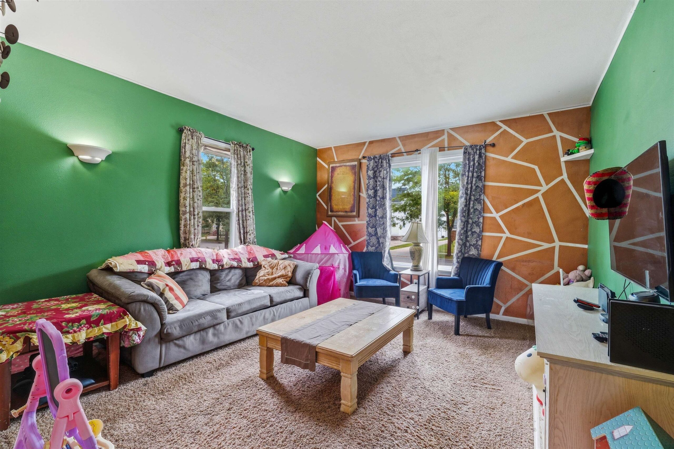 353 E 2ND Street property preview photograph