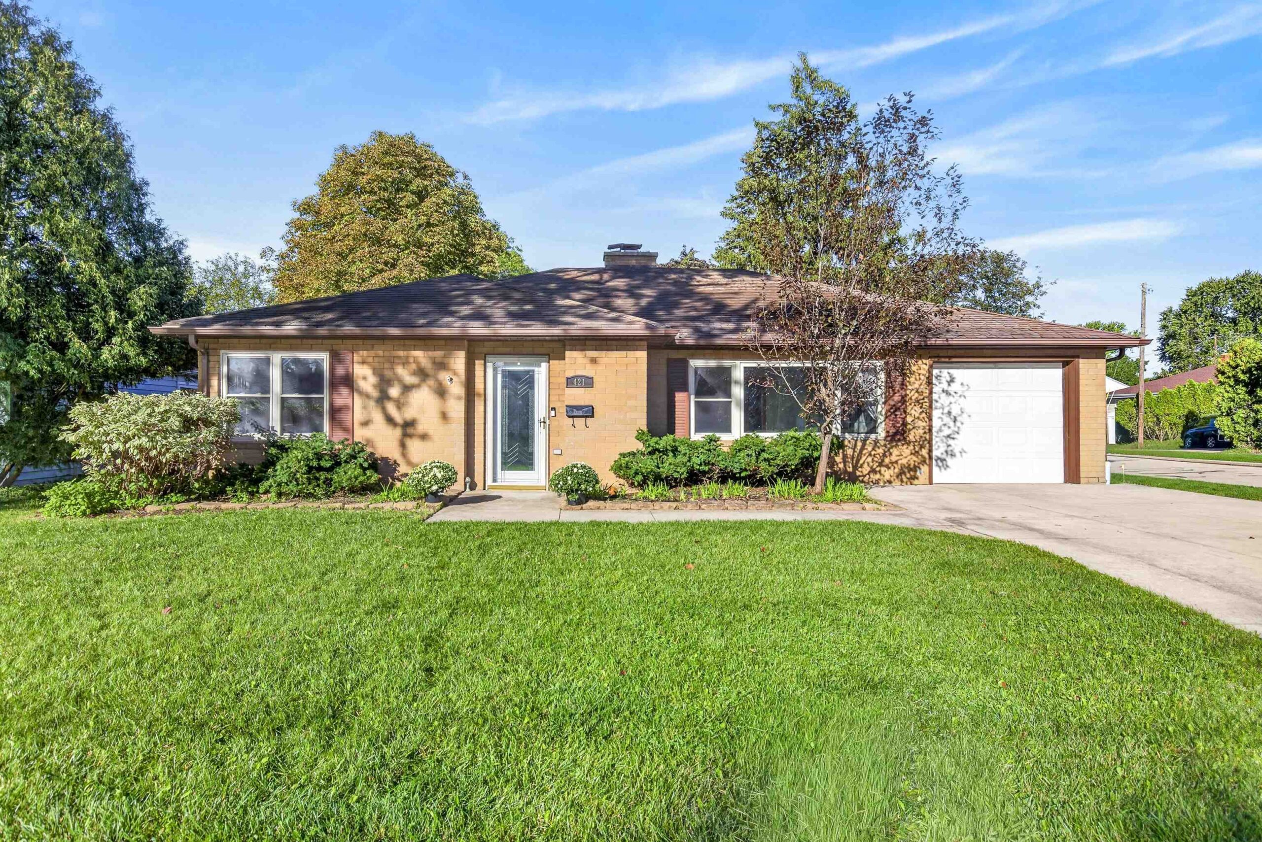 421 S LAKE Street property preview photograph