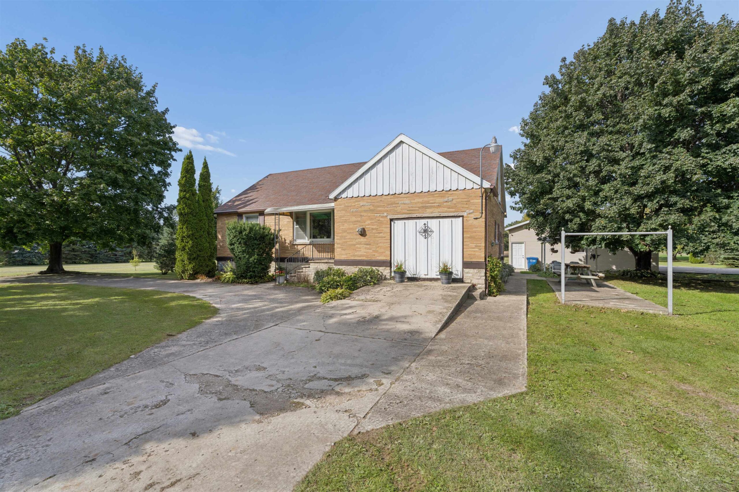 2562 BLACK WOLF Avenue property preview photograph