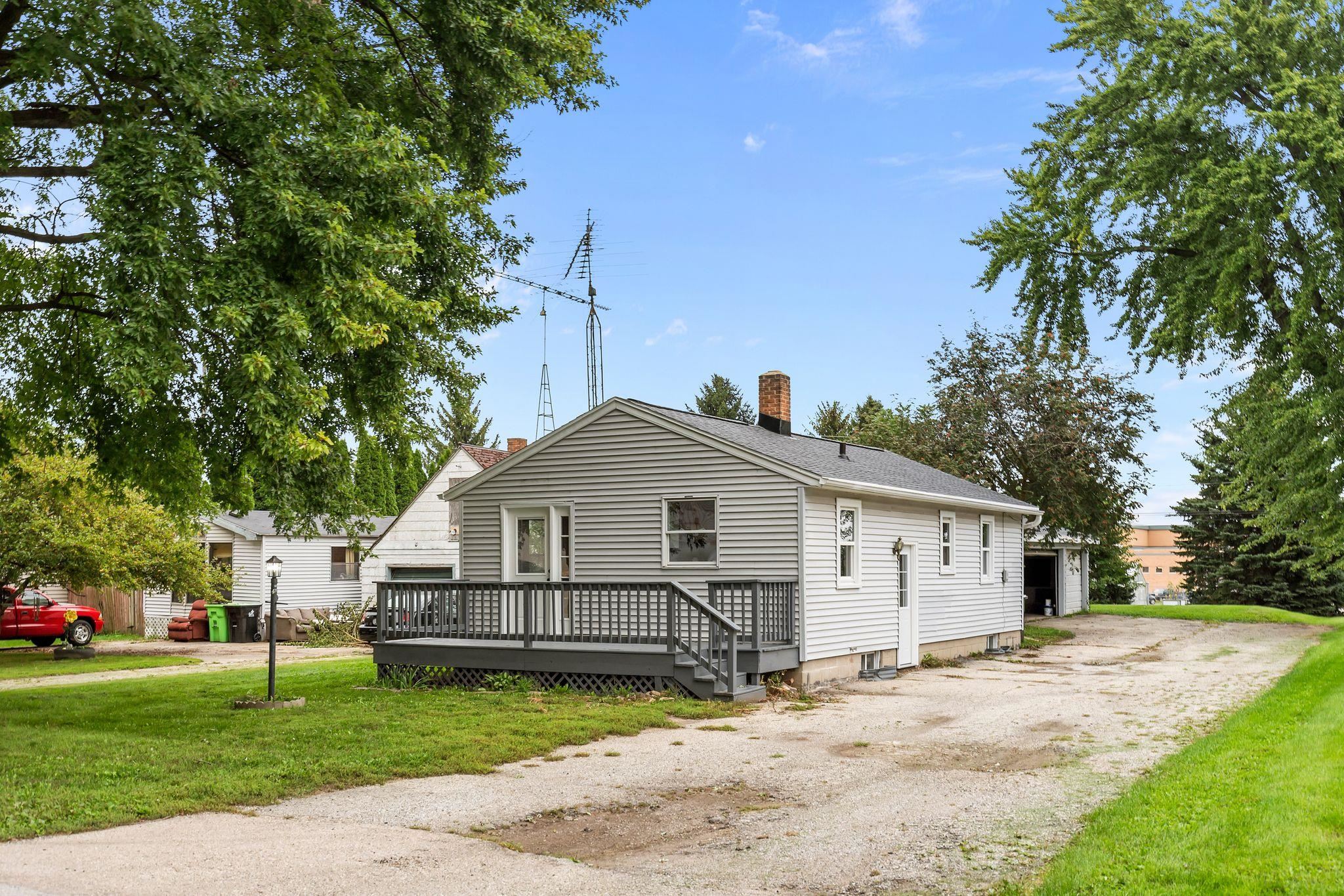 525 S GROVE Street property preview photograph