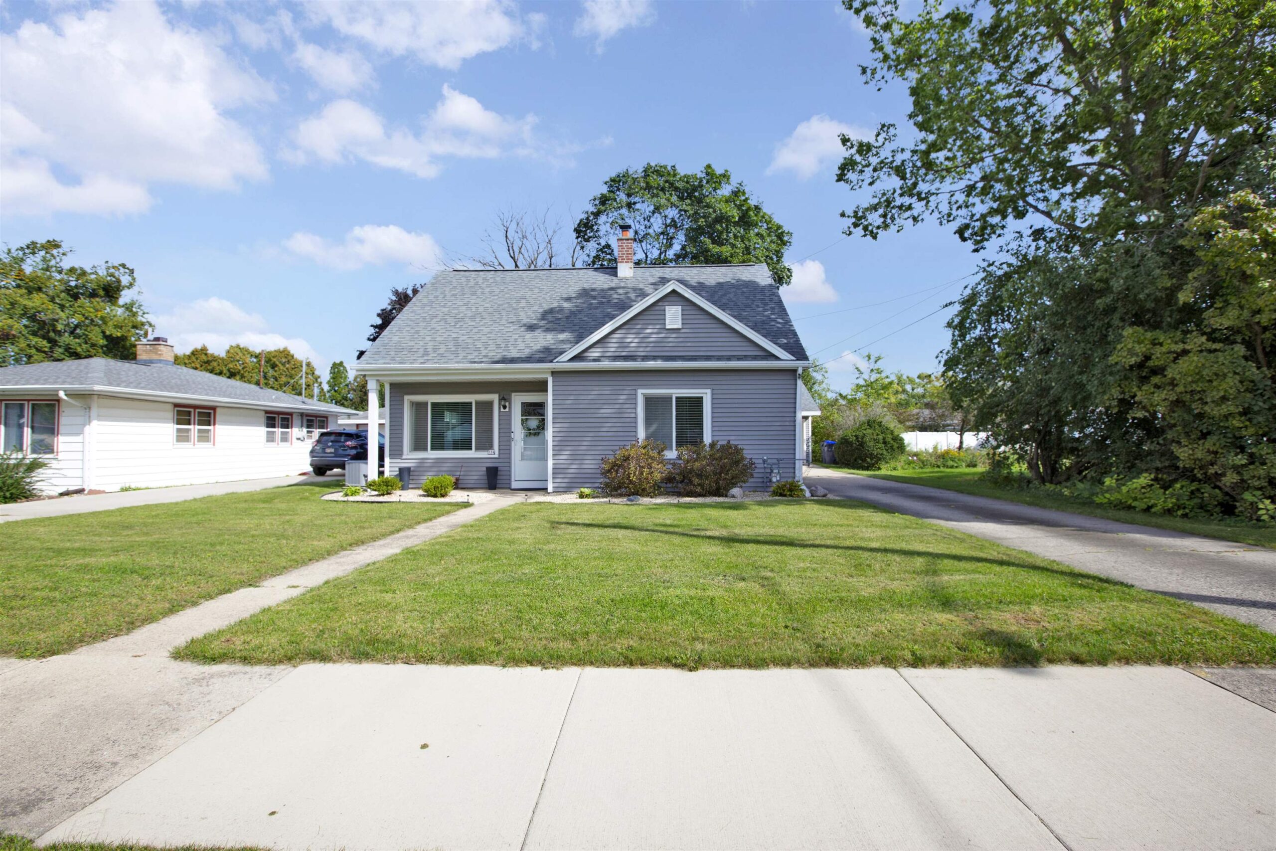 724 MITCHELL Street property preview photograph