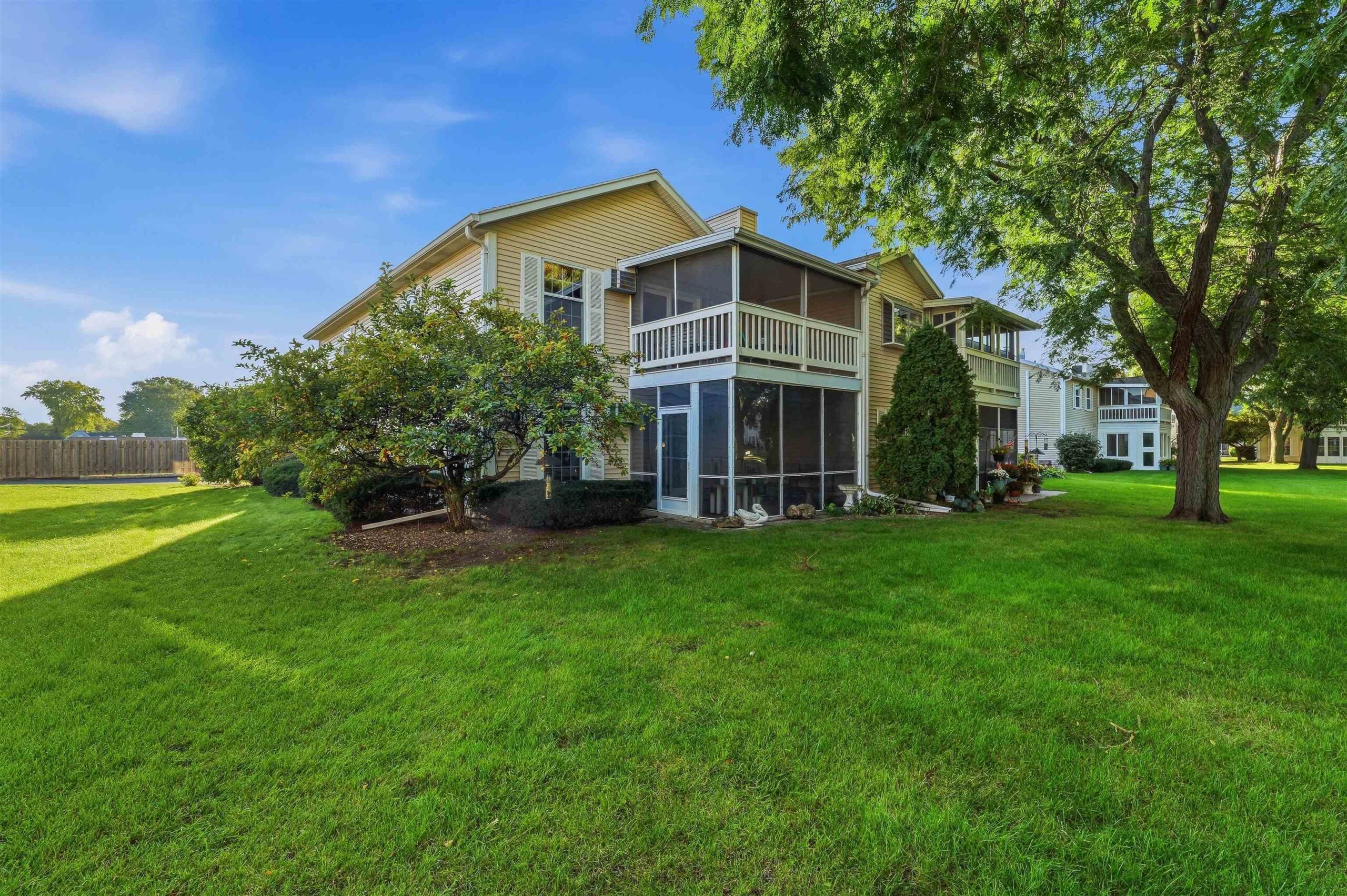 2362 WISCONSIN Street property preview photograph