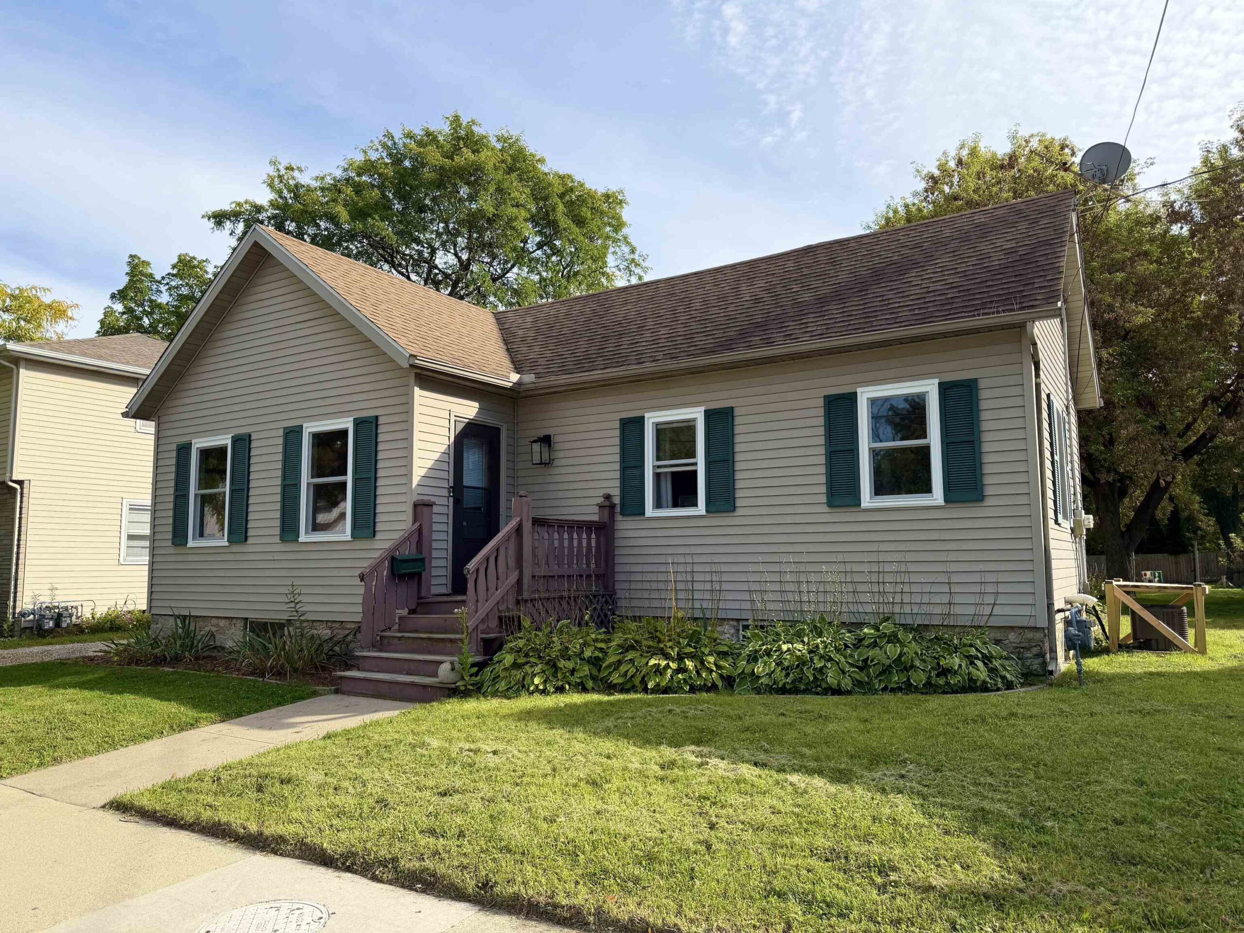 917 W FRANKLIN Street property preview photograph