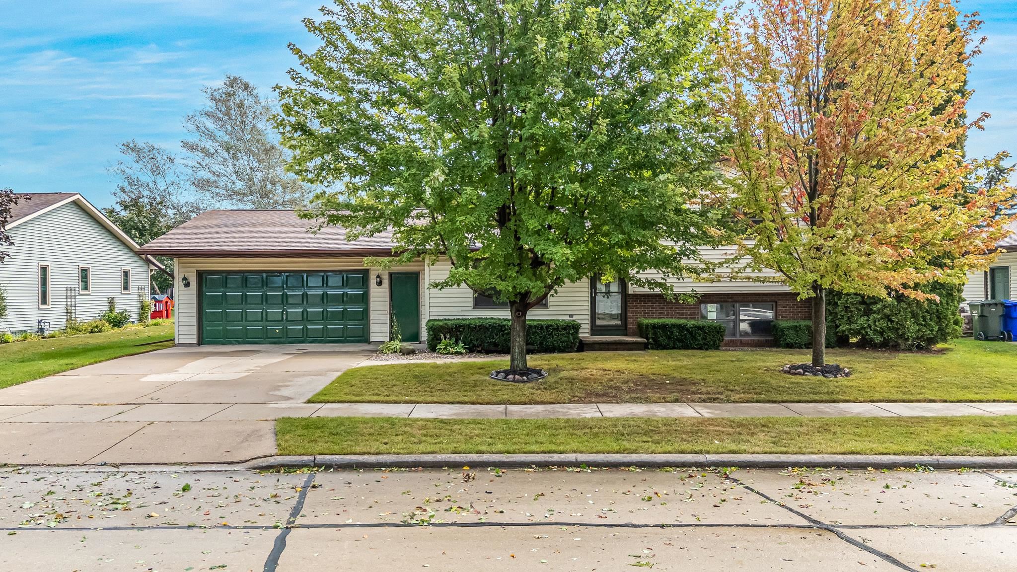 2824 SULLIVAN Avenue property preview photograph